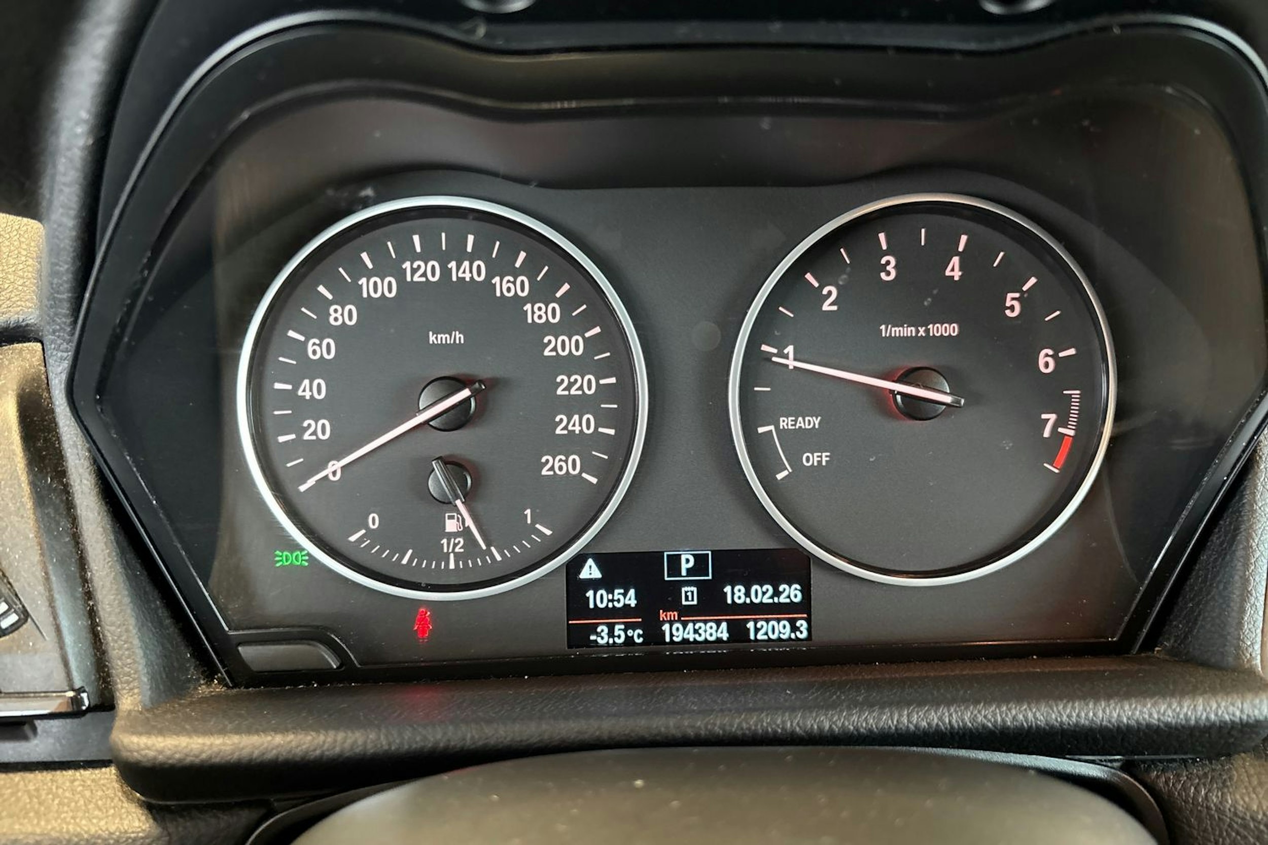 Valkoinen BMW 218 2015 kuva 14.