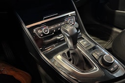 Valkoinen BMW 218 2015 kuva 17.