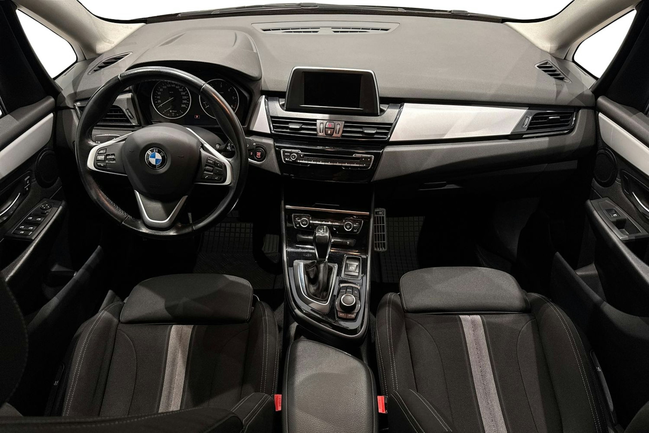 musta BMW 218 2015 kuva 9.