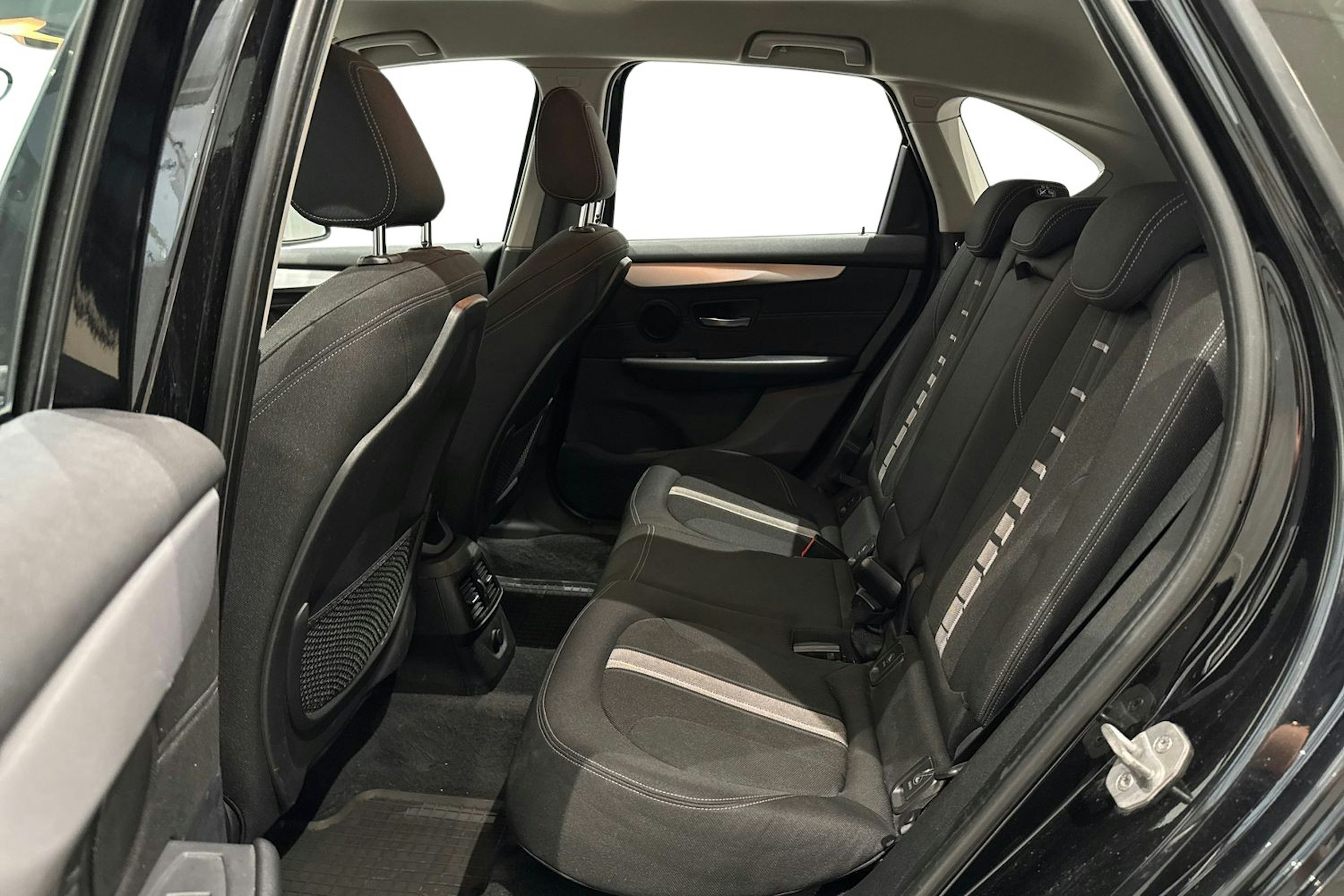 musta BMW 218 2015 kuva 10.