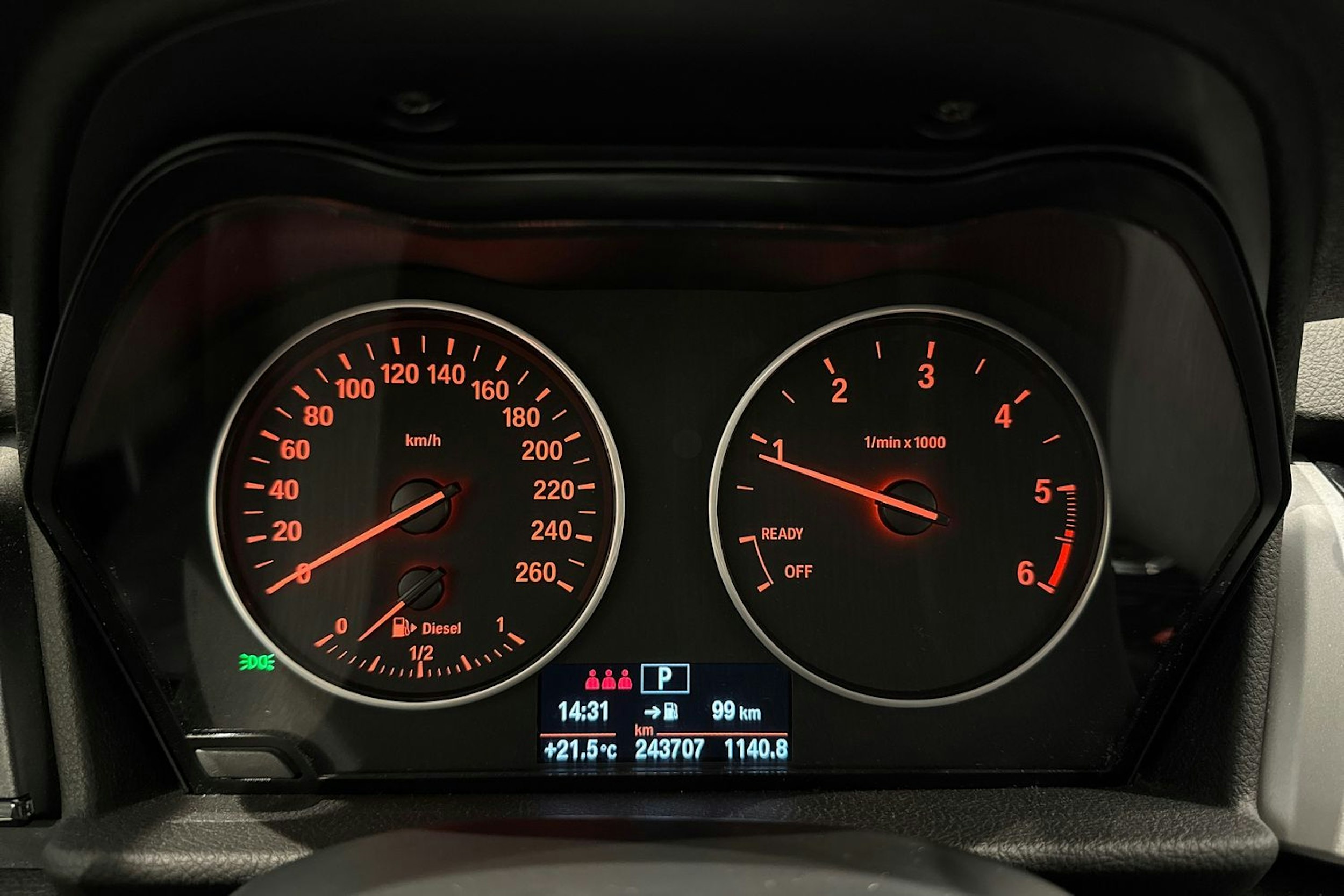 musta BMW 218 2015 kuva 16.