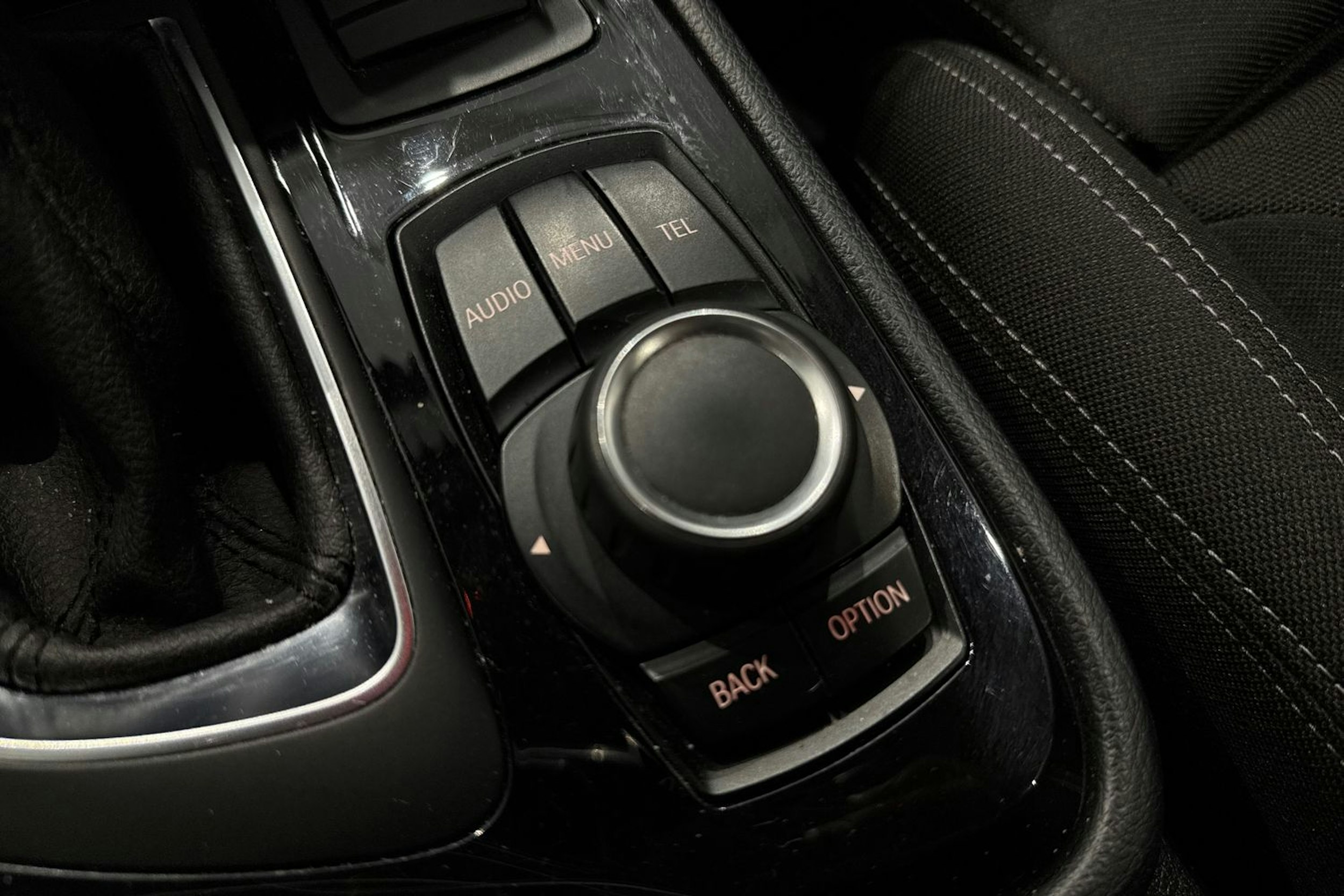 musta BMW 218 2015 kuva 17.