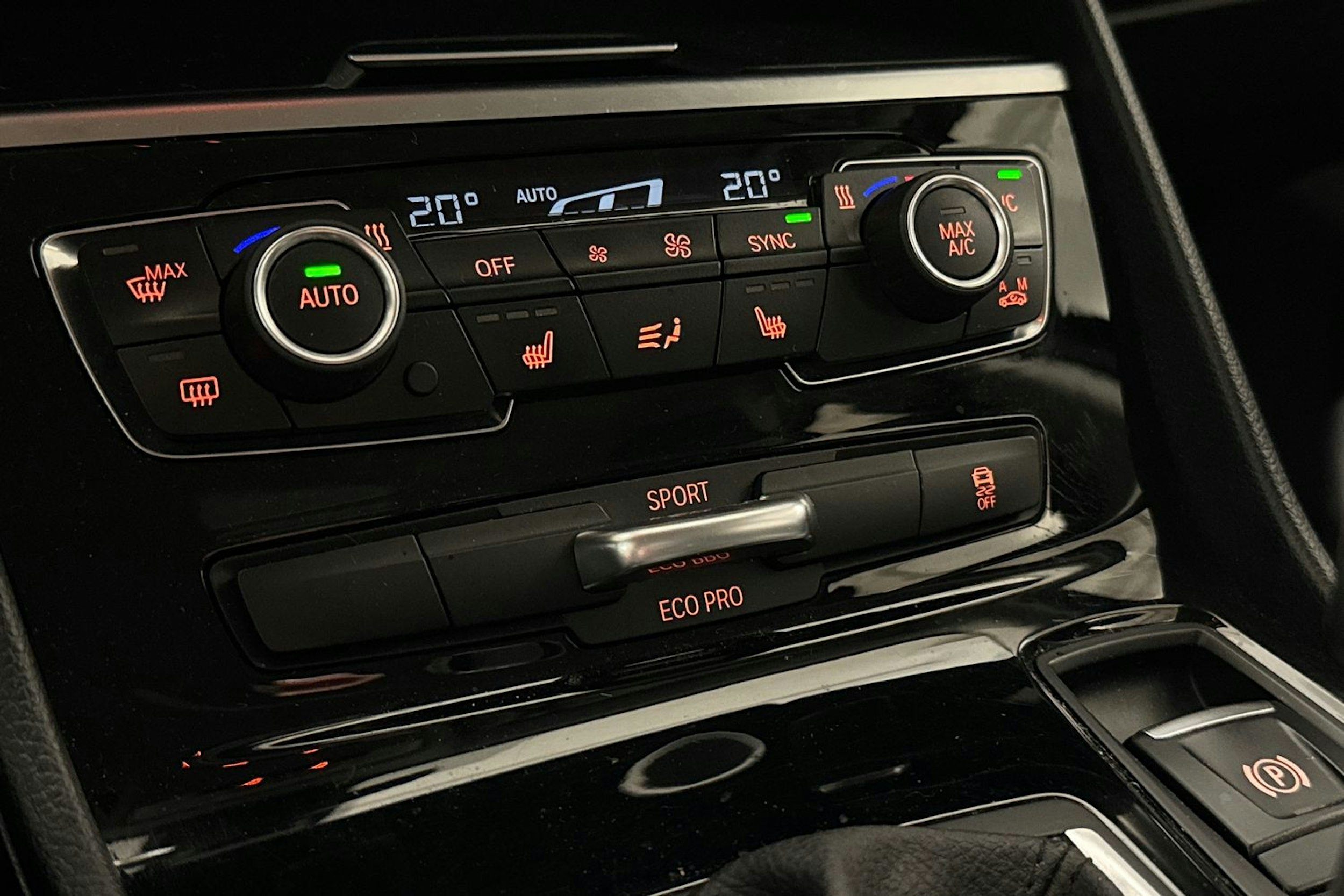 musta BMW 218 2015 kuva 18.