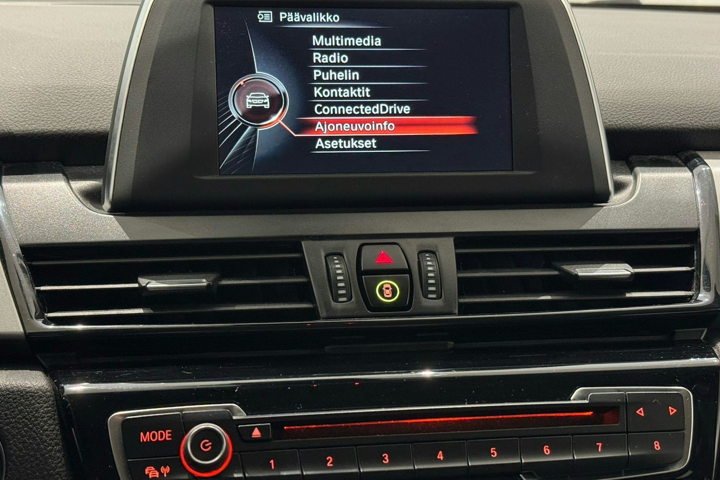 musta BMW 218 2015 kuva 20.