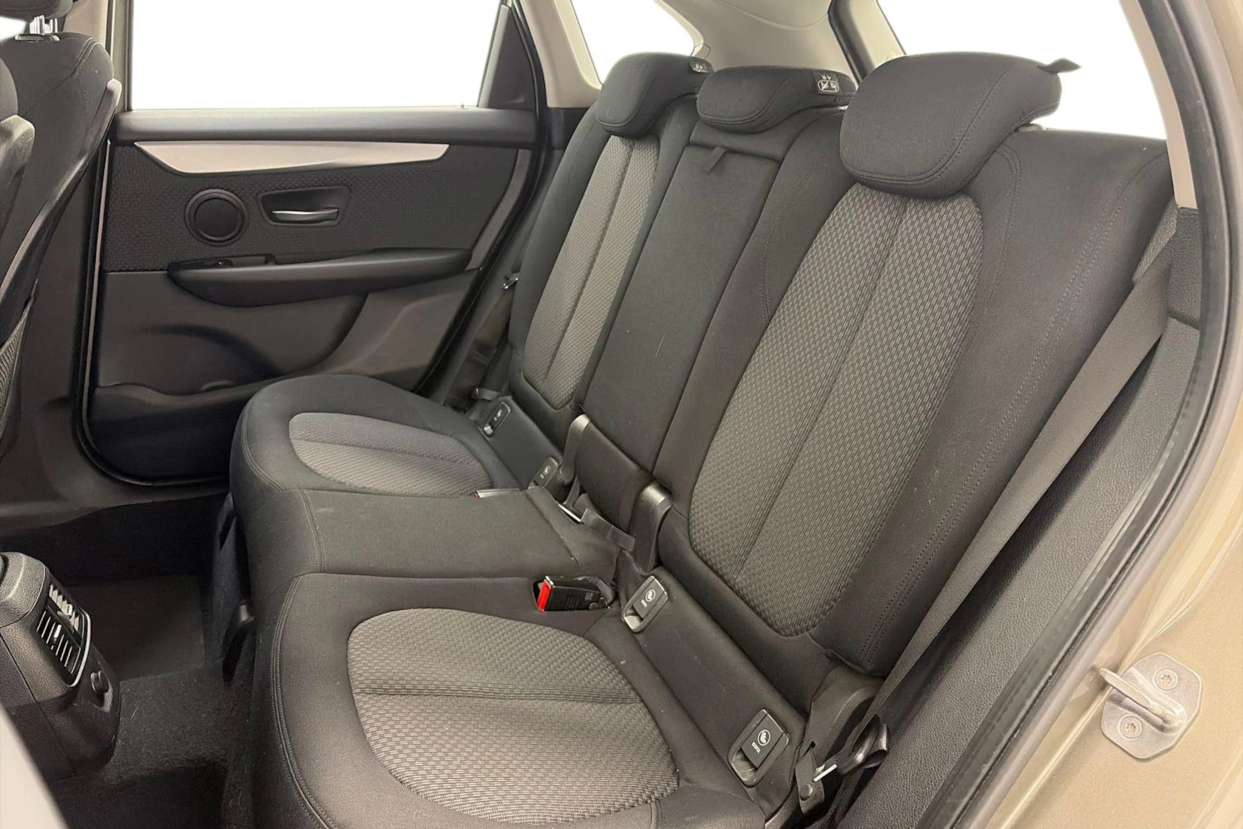 hopea BMW 218 2015 kuva 8.