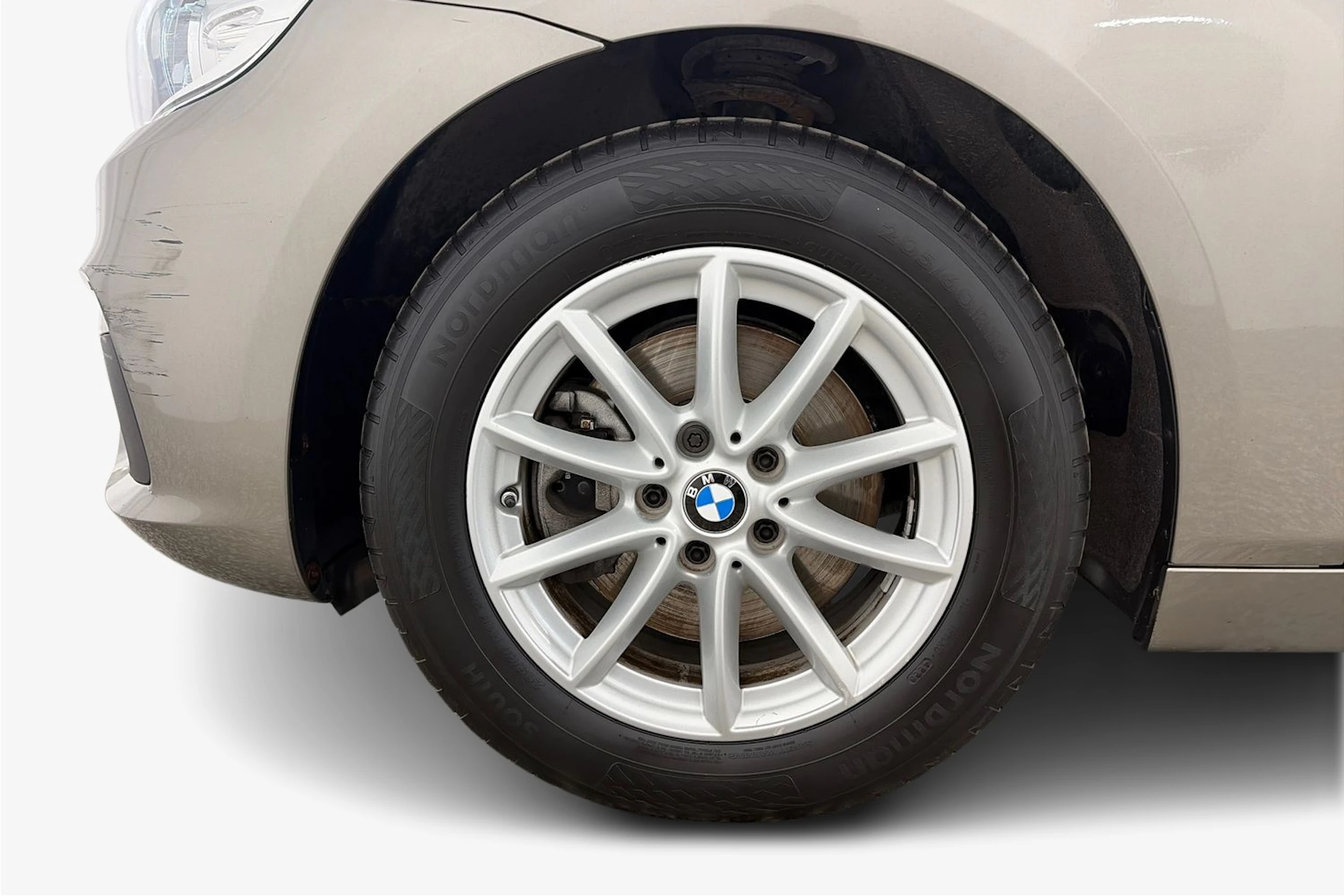 hopea BMW 218 2015 kuva 9.