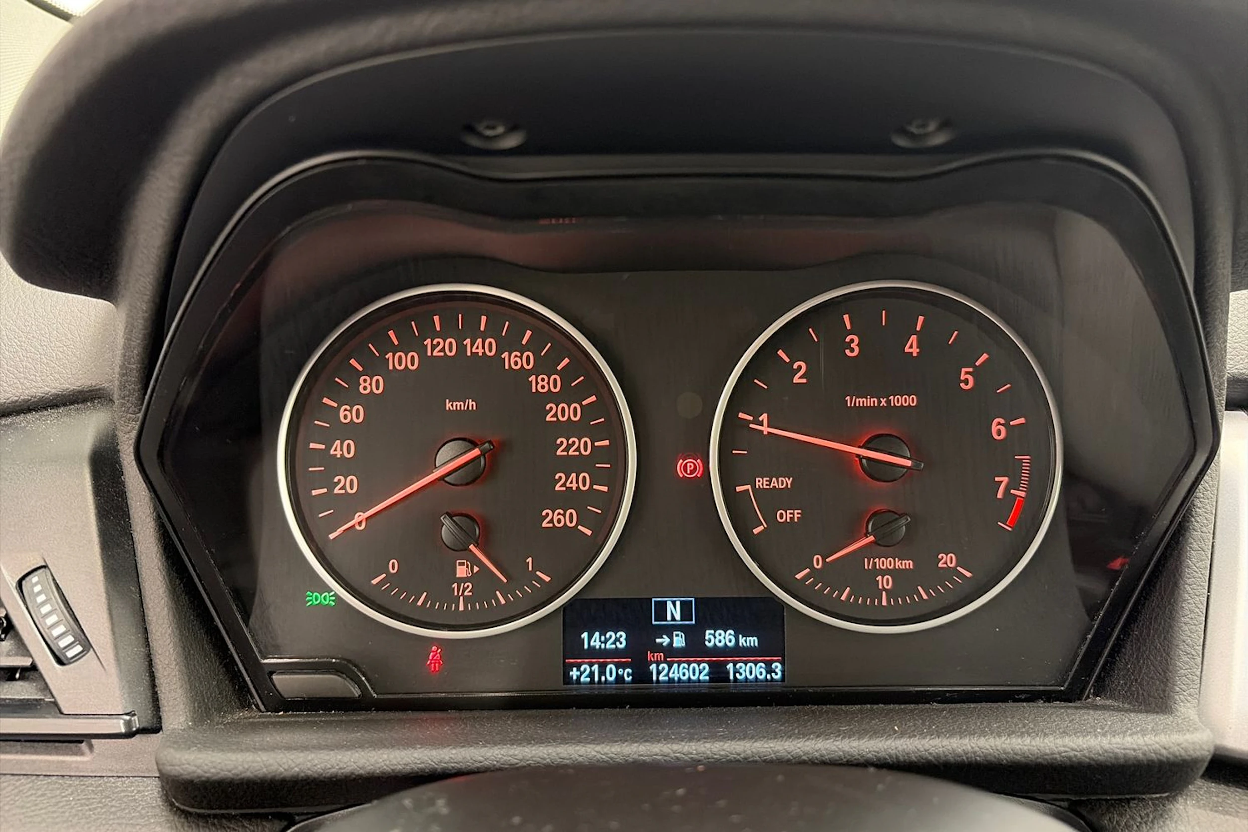 hopea BMW 218 2015 kuva 13.