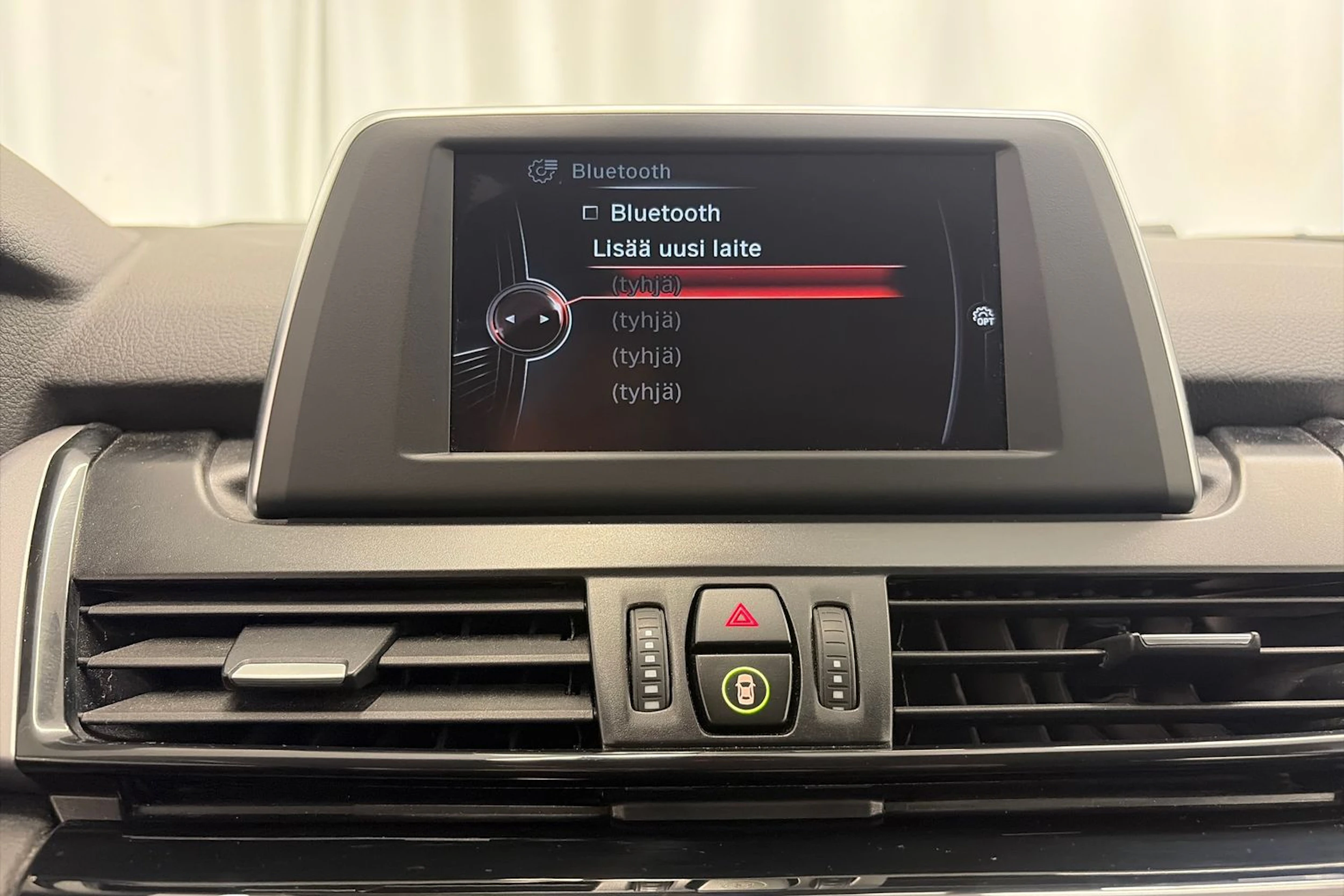 hopea BMW 218 2015 kuva 17.