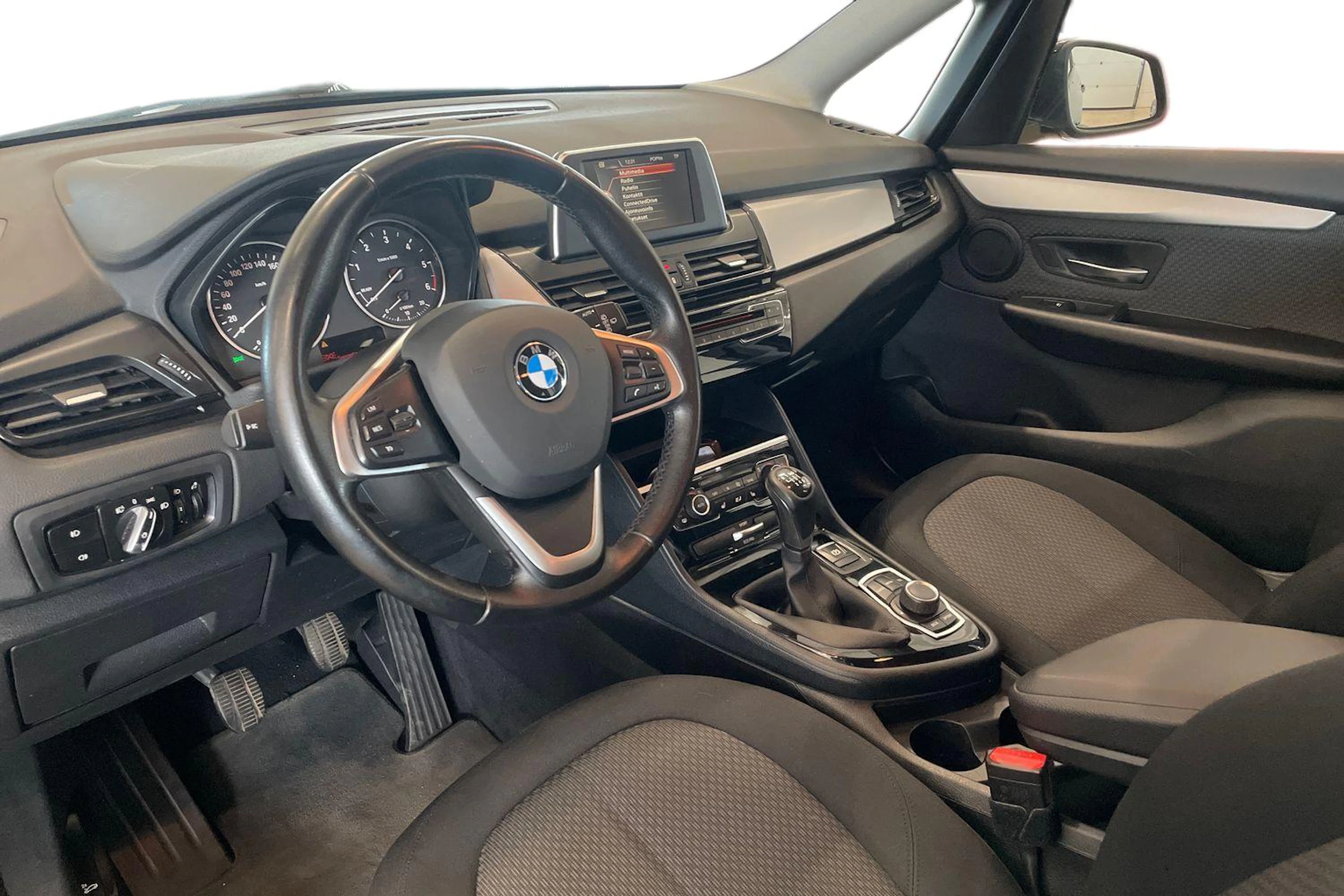 musta BMW 218 2016 kuva 6.