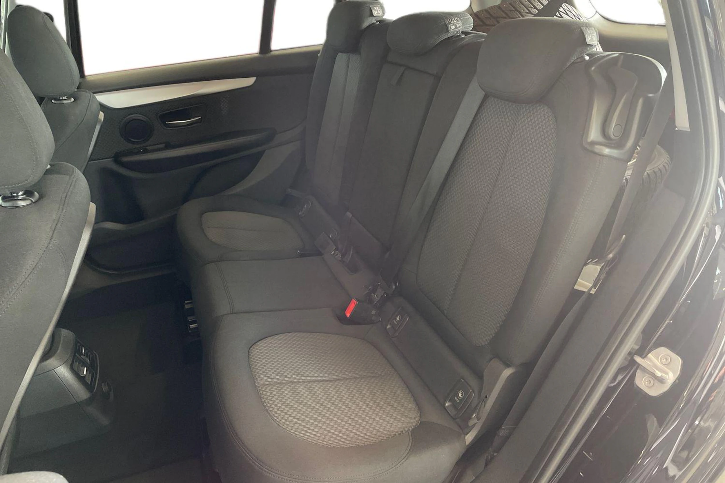 musta BMW 218 2016 kuva 8.