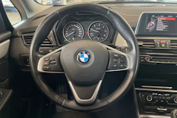 musta BMW 218 2016 kuva 11.