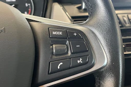 musta BMW 218 2016 kuva 13.