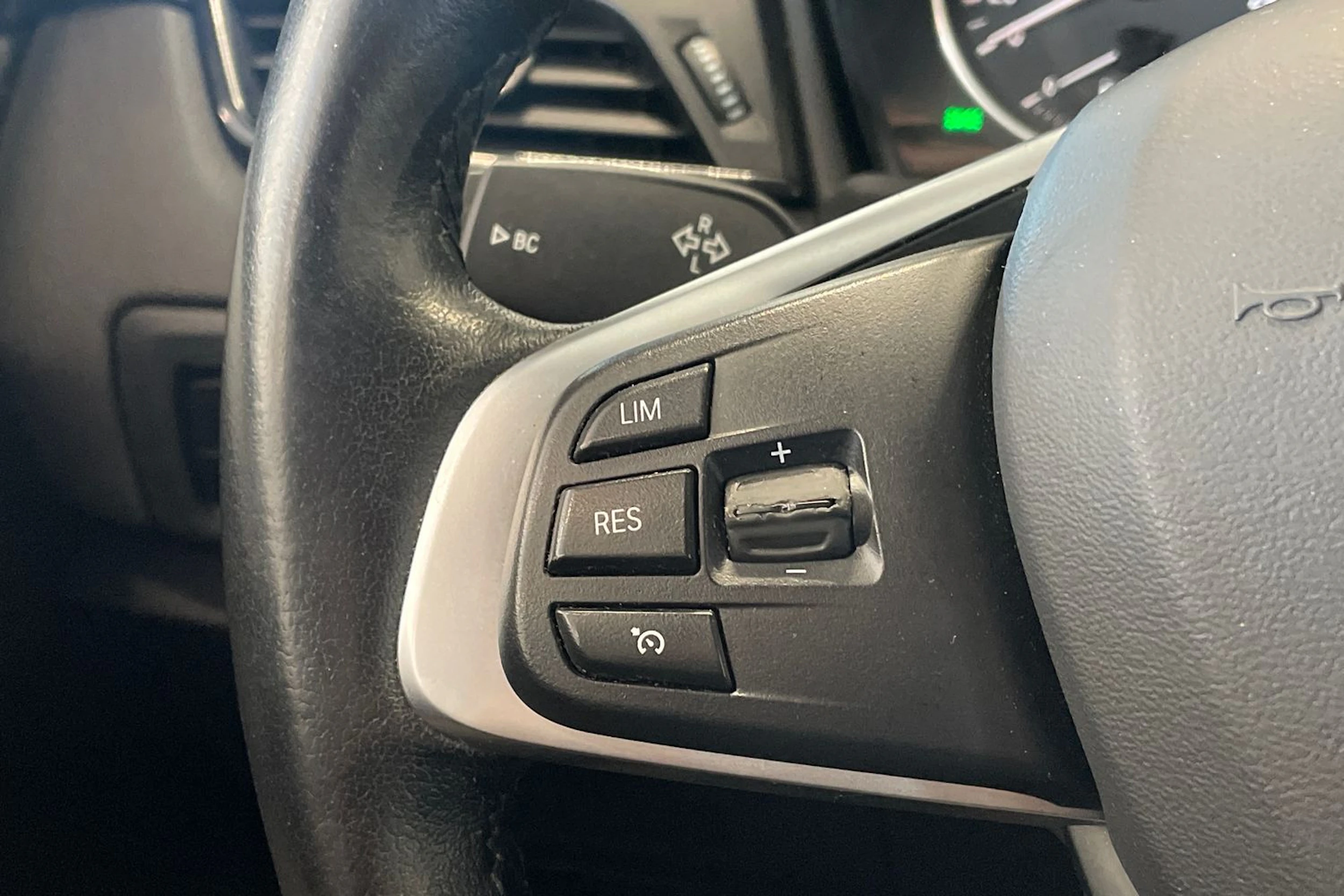 musta BMW 218 2016 kuva 14.