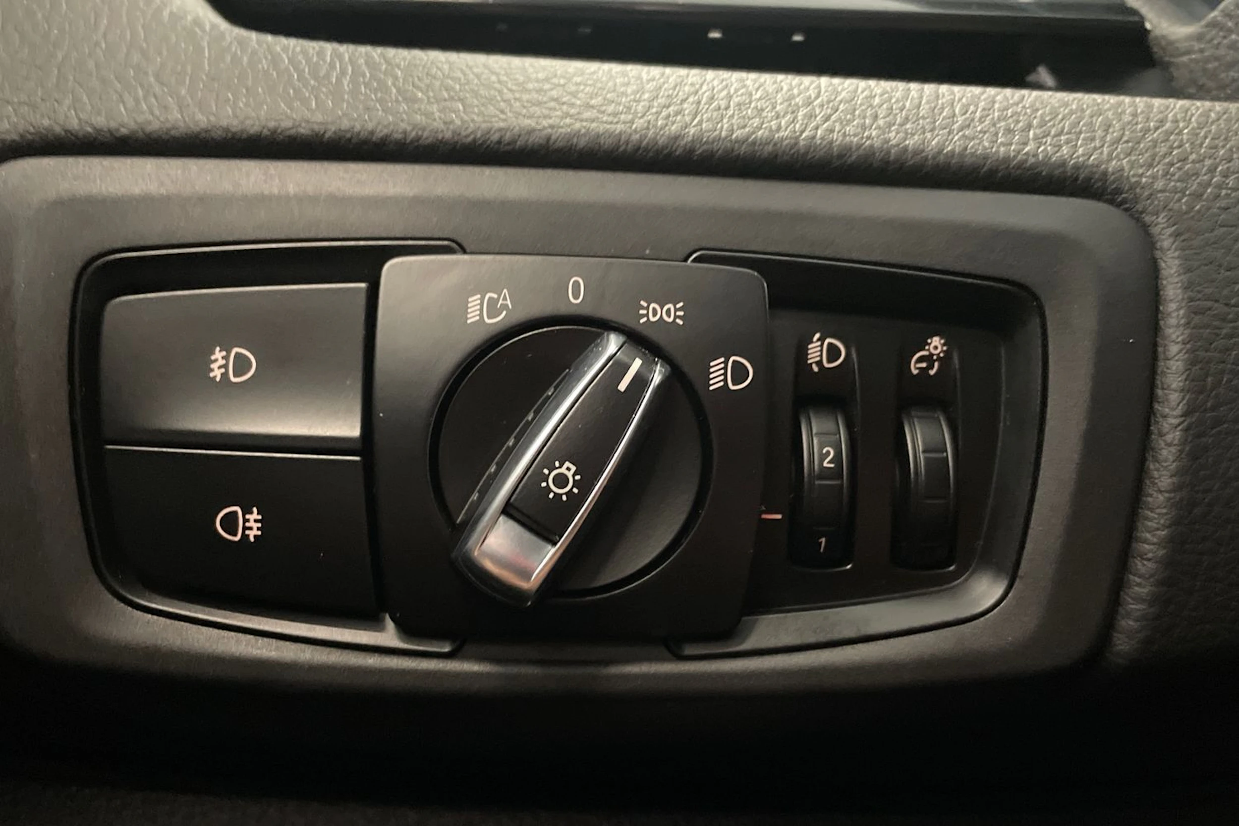 musta BMW 218 2016 kuva 15.