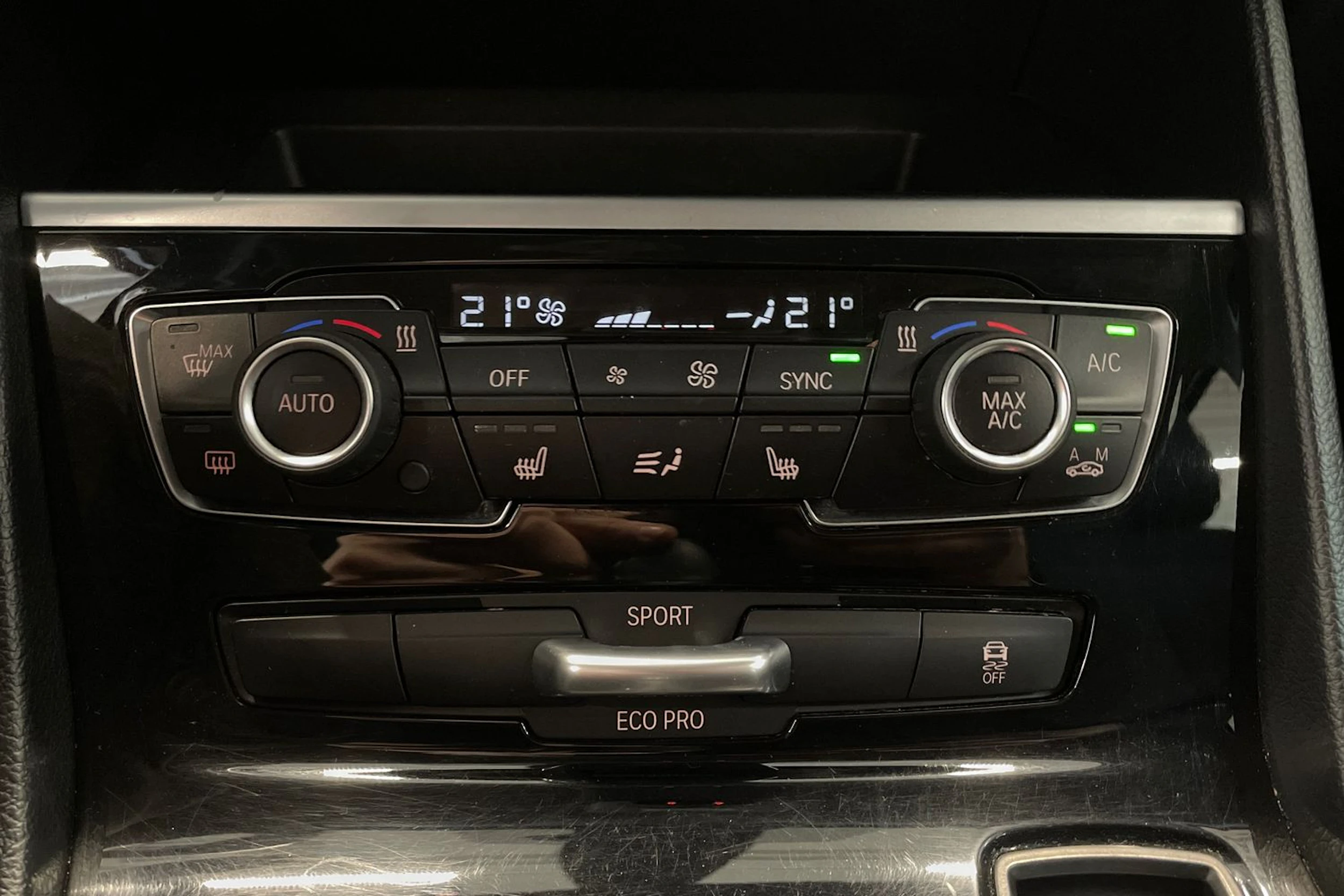 musta BMW 218 2016 kuva 23.