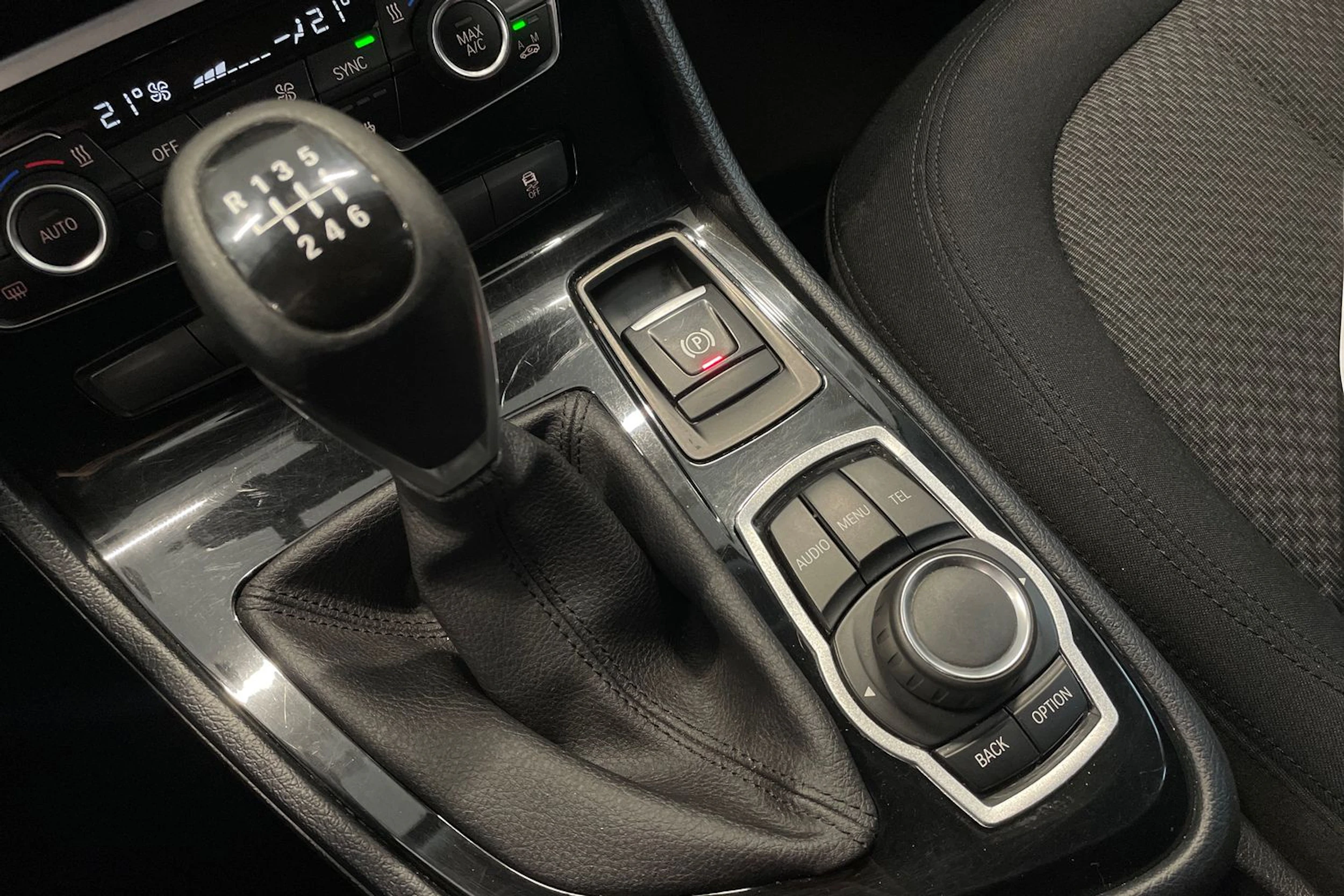 musta BMW 218 2016 kuva 24.