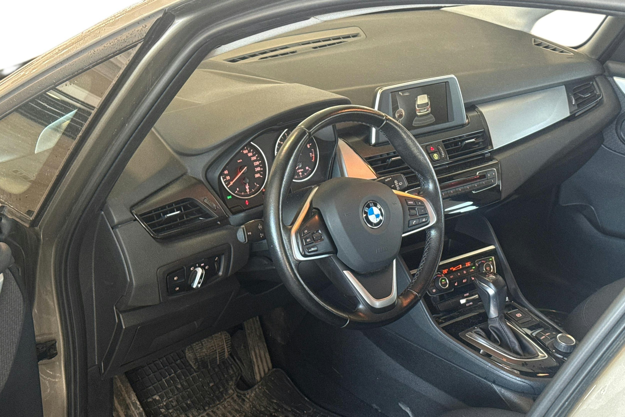 hopea BMW 218 2016 kuva 3.
