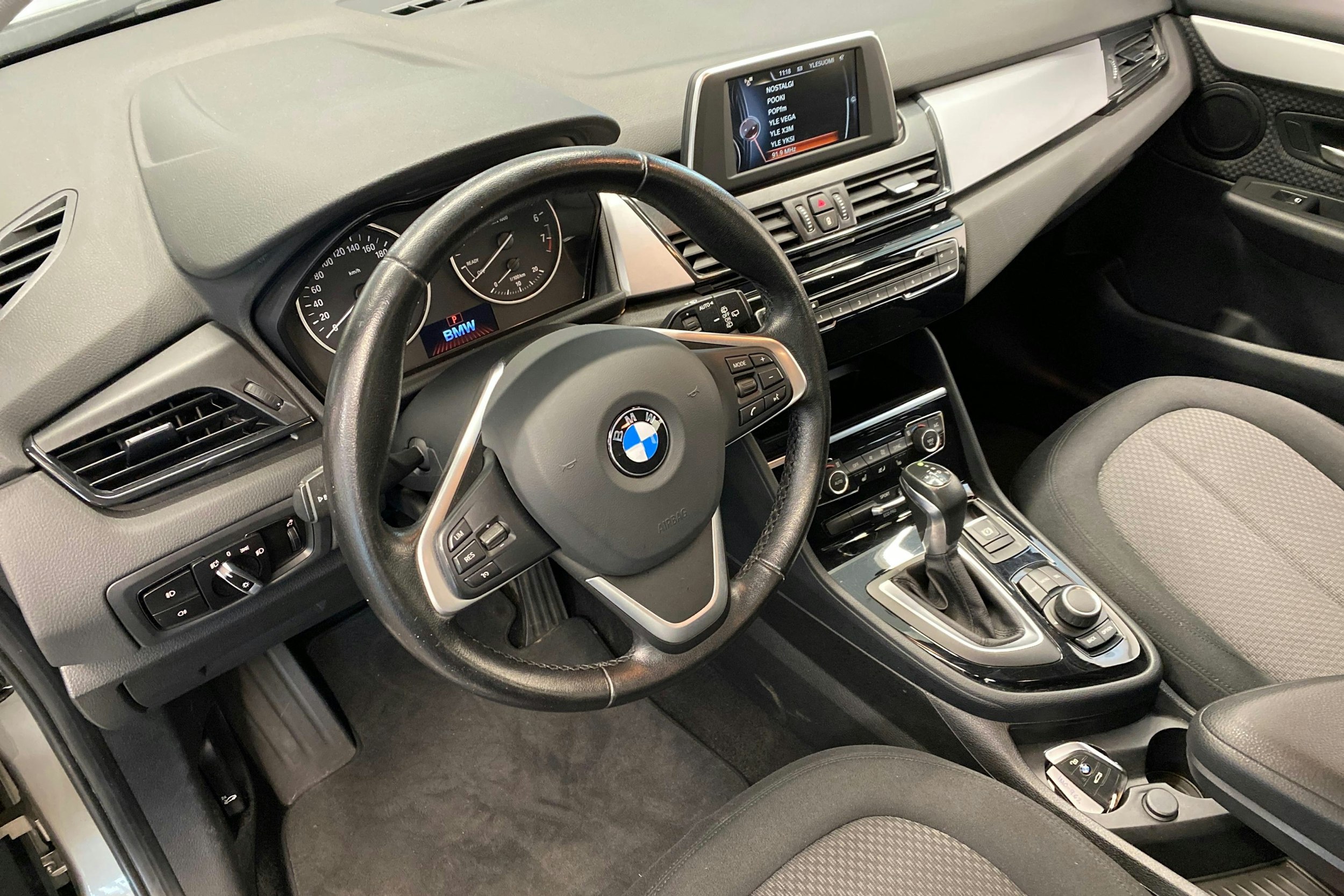 hopea BMW 218 2016 kuva 7.