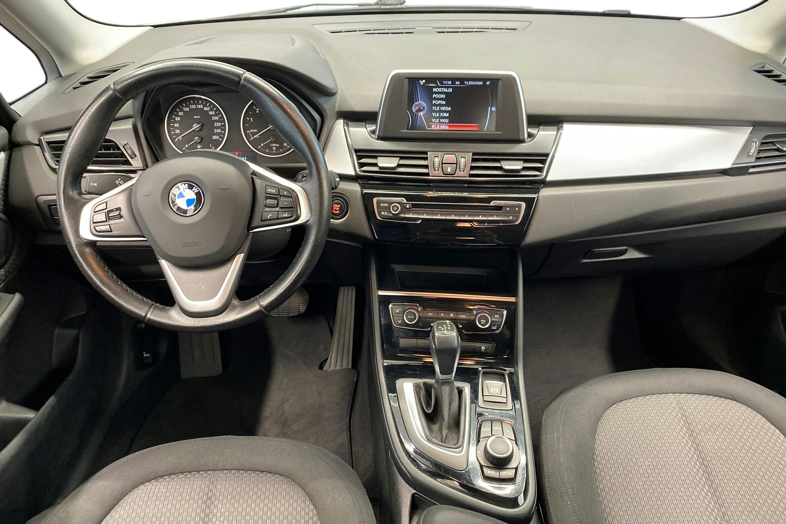 hopea BMW 218 2016 kuva 9.