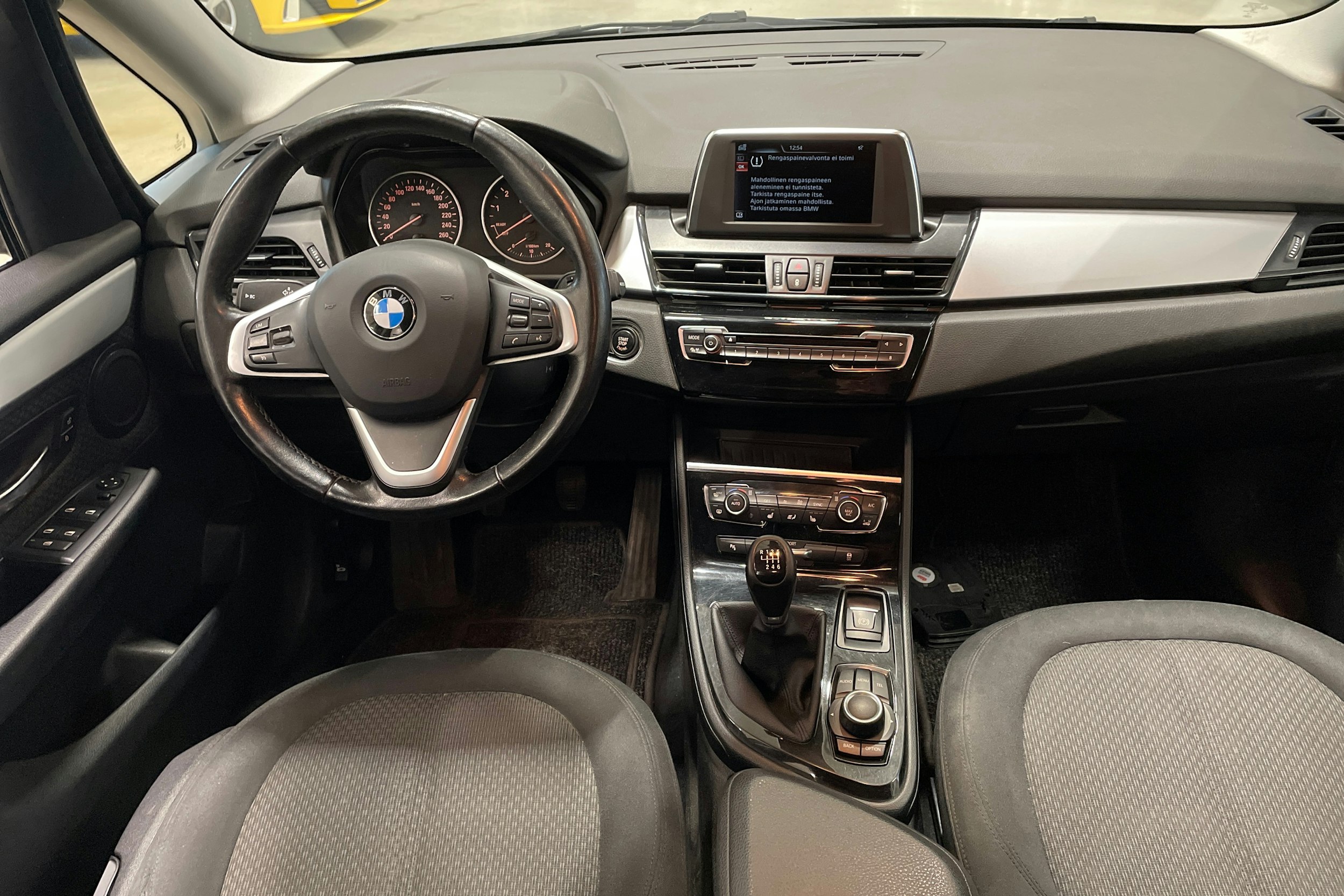 harmaa BMW 218 2016 kuva 7.