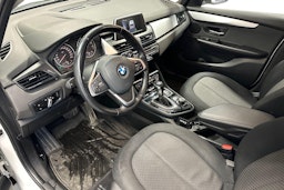 valkoinen BMW 218 2017 kuva 3.