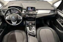 valkoinen BMW 218 2017 kuva 9.