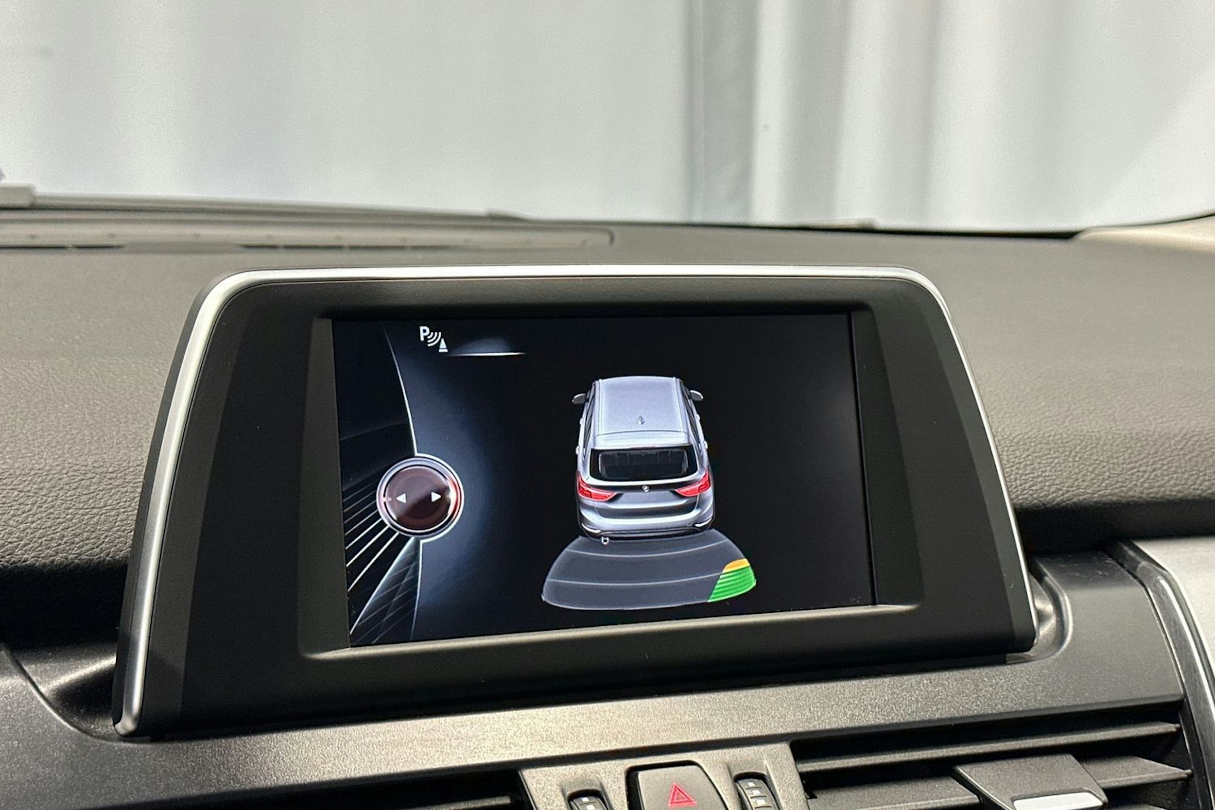 valkoinen BMW 218 2017 kuva 16.