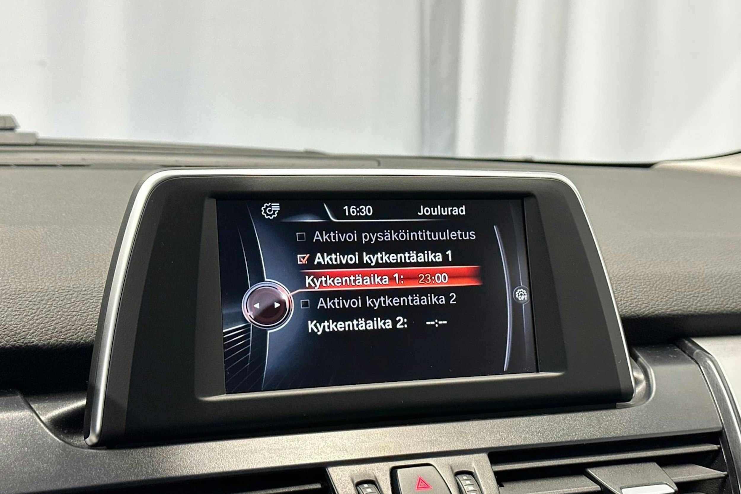 valkoinen BMW 218 2017 kuva 17.