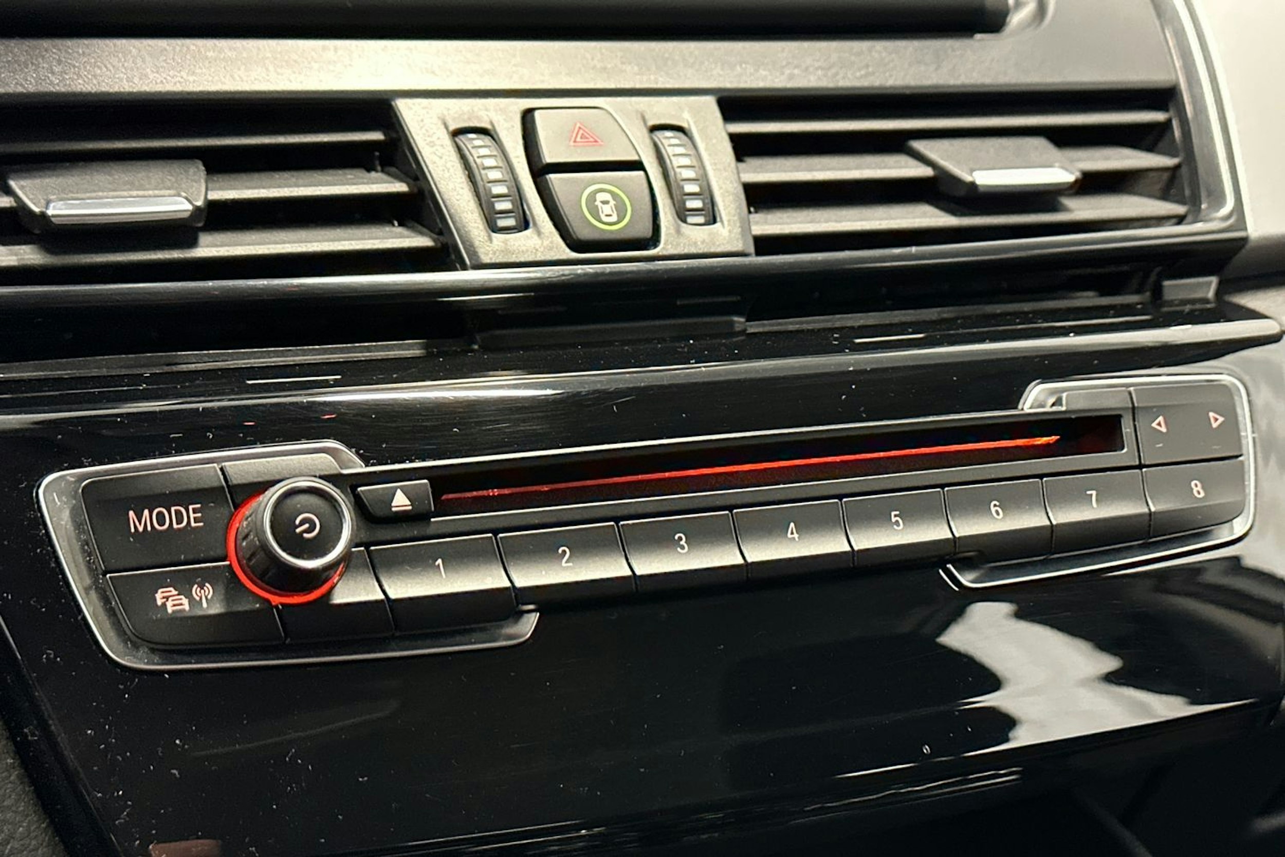 valkoinen BMW 218 2017 kuva 18.