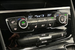 valkoinen BMW 218 2017 kuva 19.