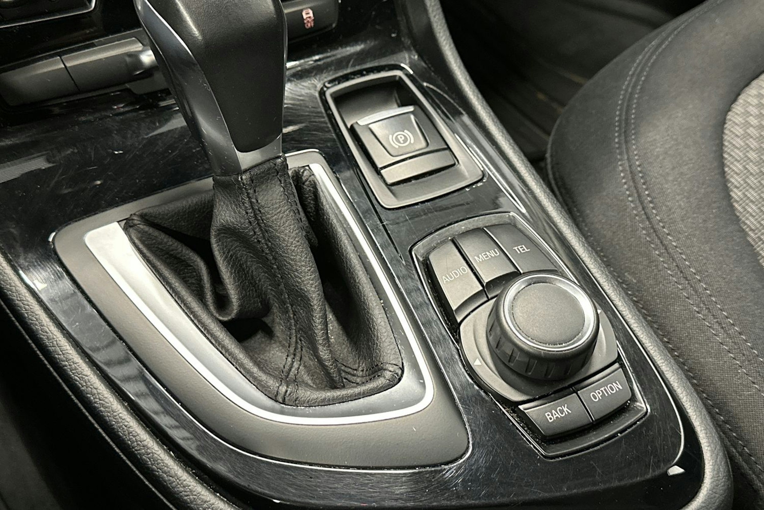 valkoinen BMW 218 2017 kuva 20.