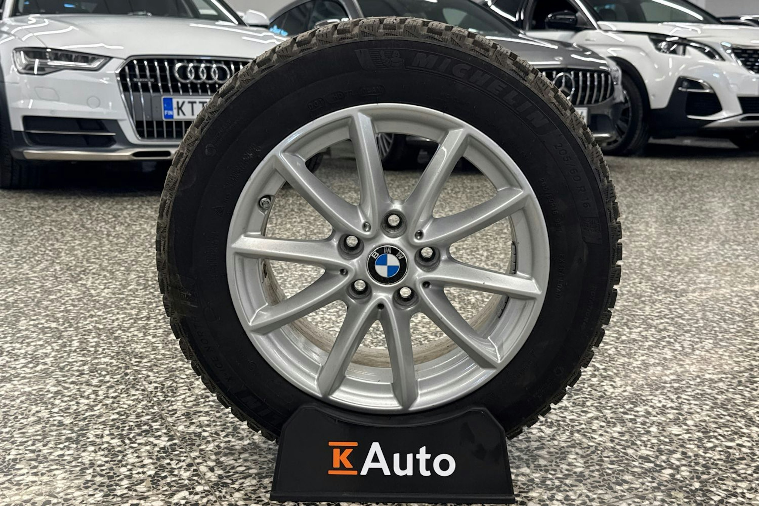 Valkoinen BMW 218 2017 kuva 33.