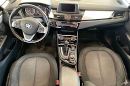 Valkoinen BMW 218 2017 kuva 9.