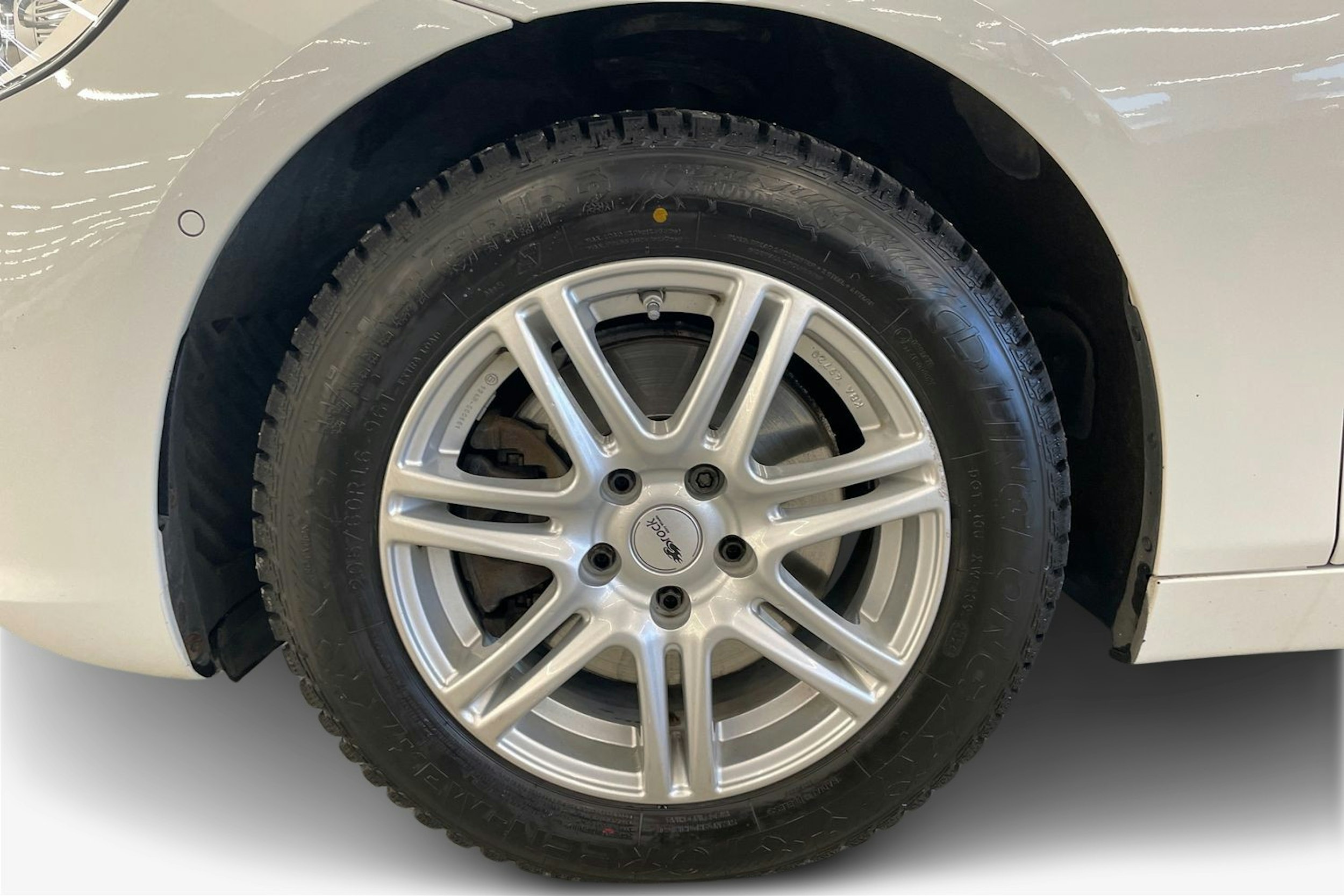 Valkoinen BMW 218 2017 kuva 11.