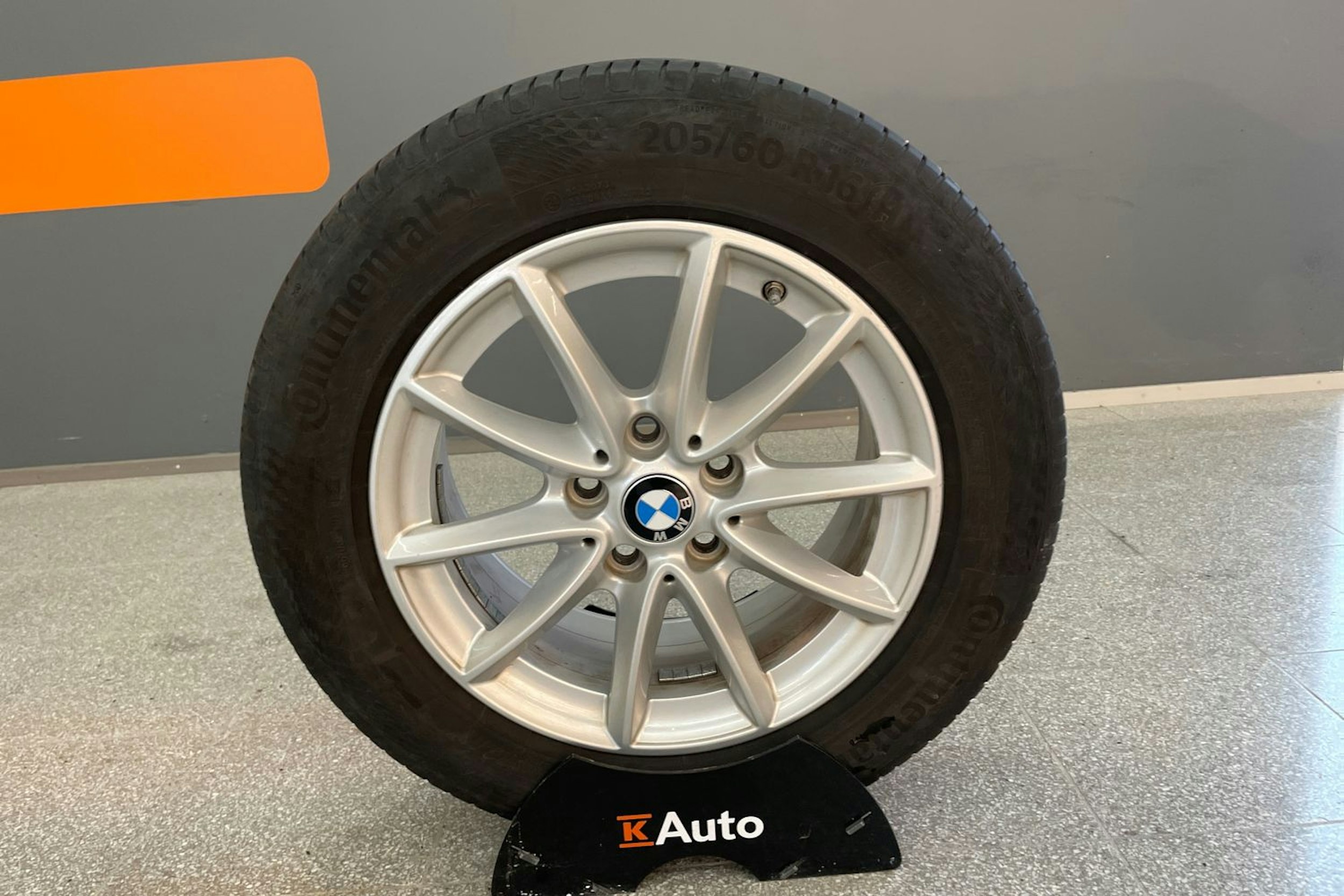 Valkoinen BMW 218 2017 kuva 13.