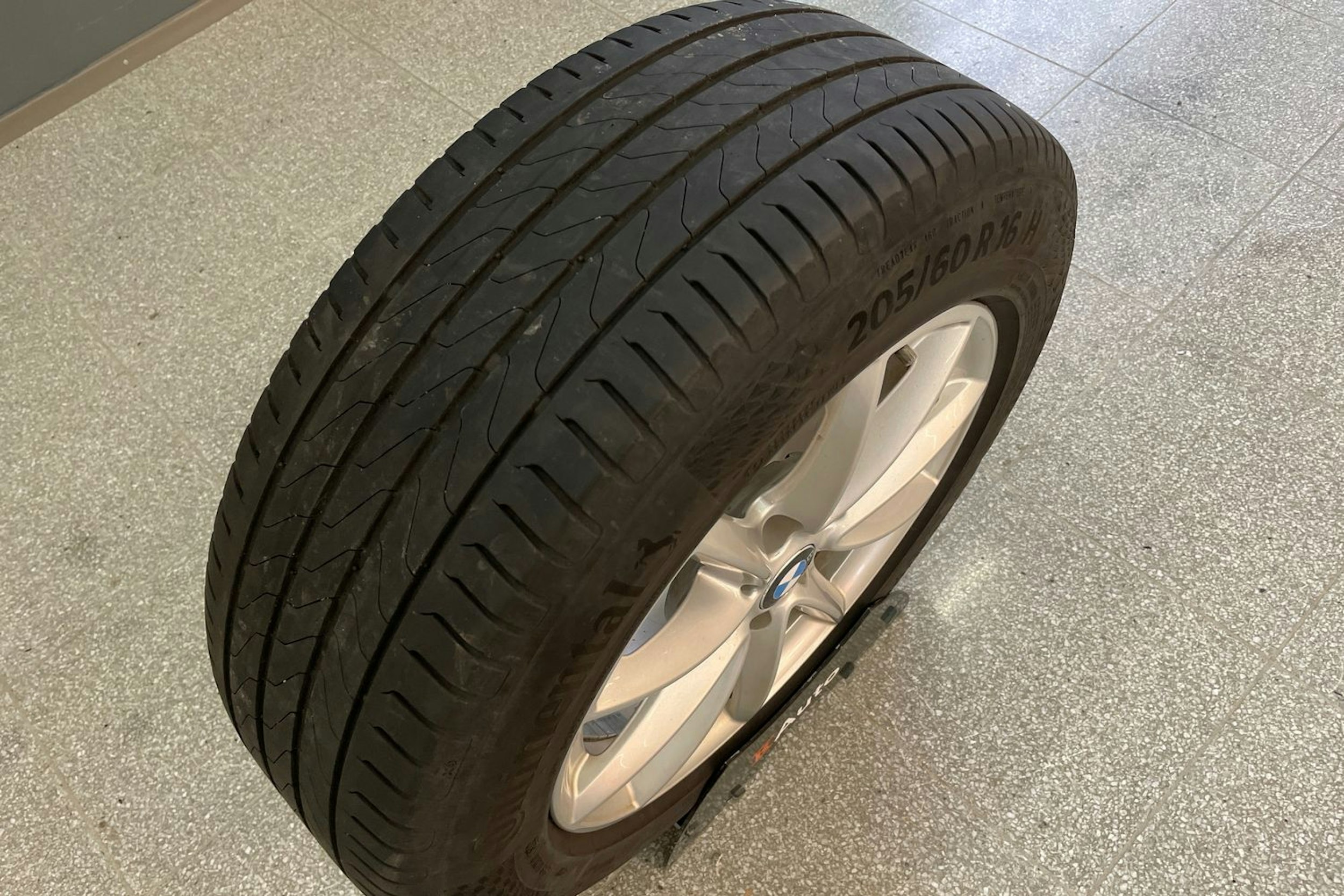 Valkoinen BMW 218 2017 kuva 14.