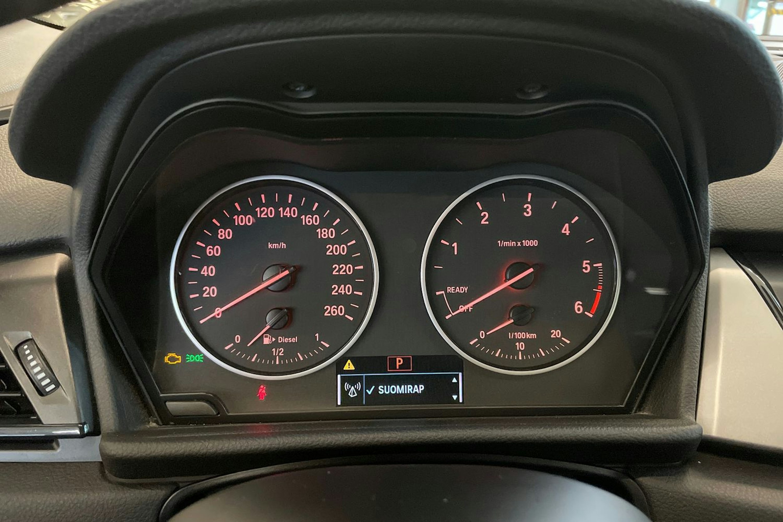 Valkoinen BMW 218 2017 kuva 16.