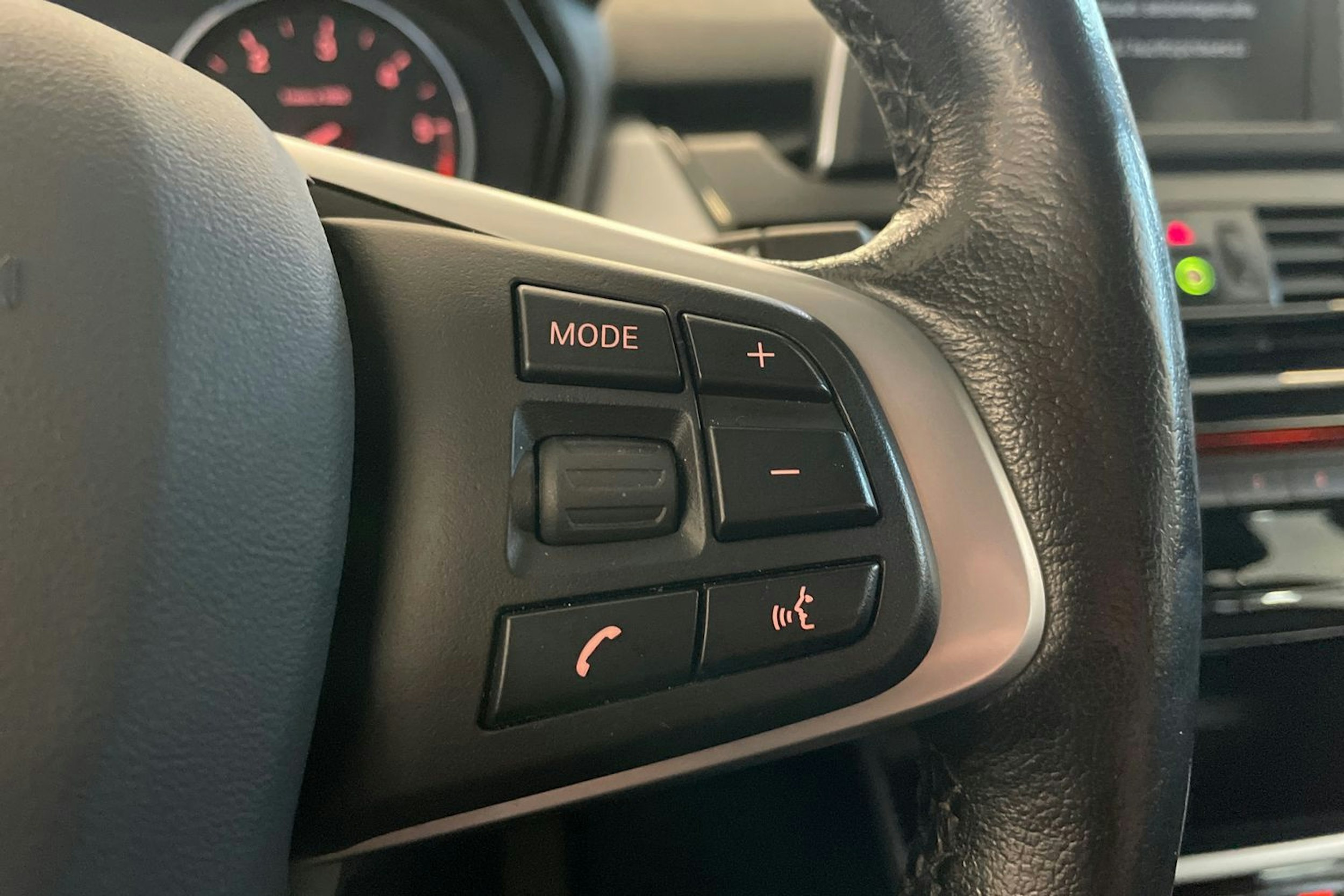 Valkoinen BMW 218 2017 kuva 18.