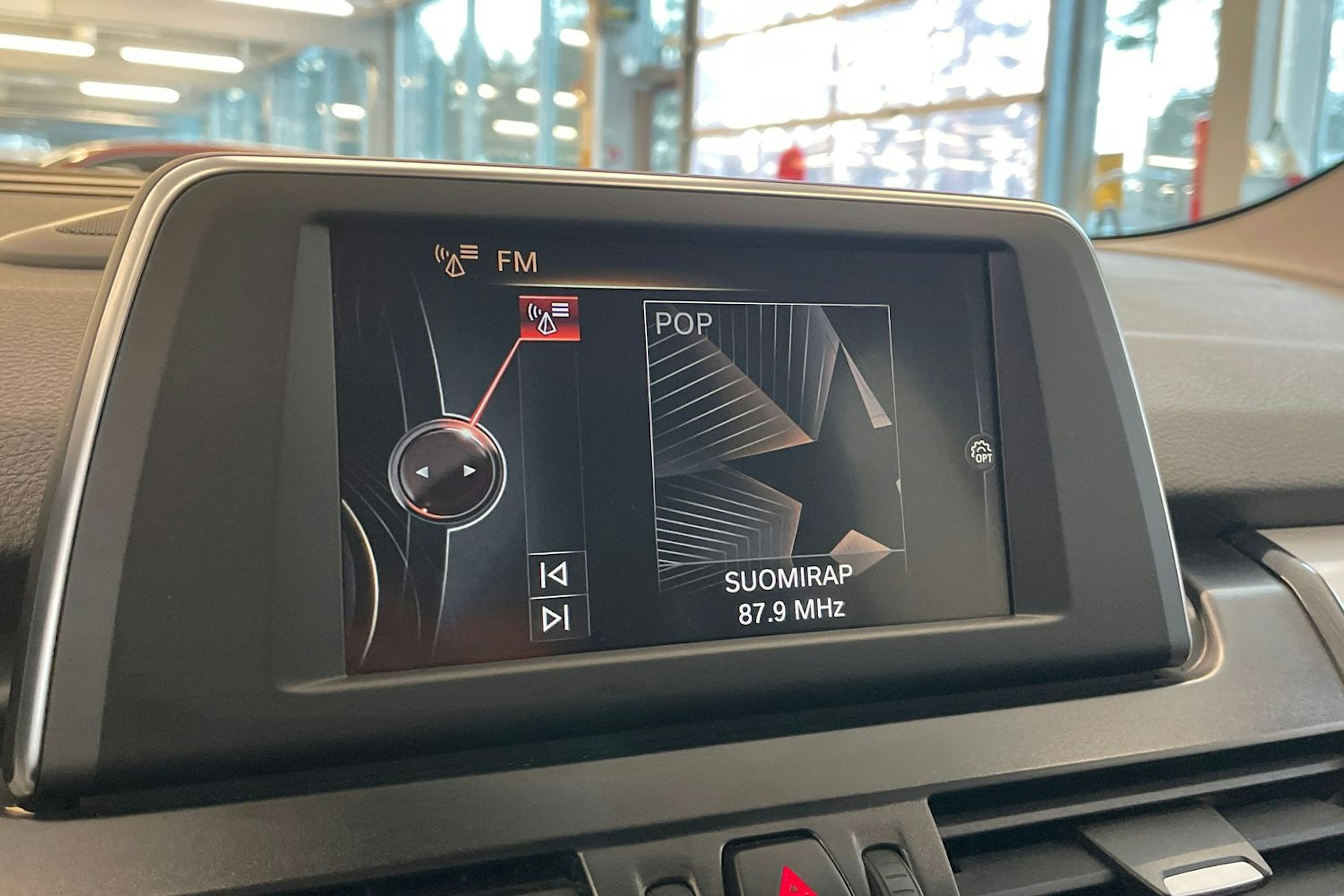 Valkoinen BMW 218 2017 kuva 19.