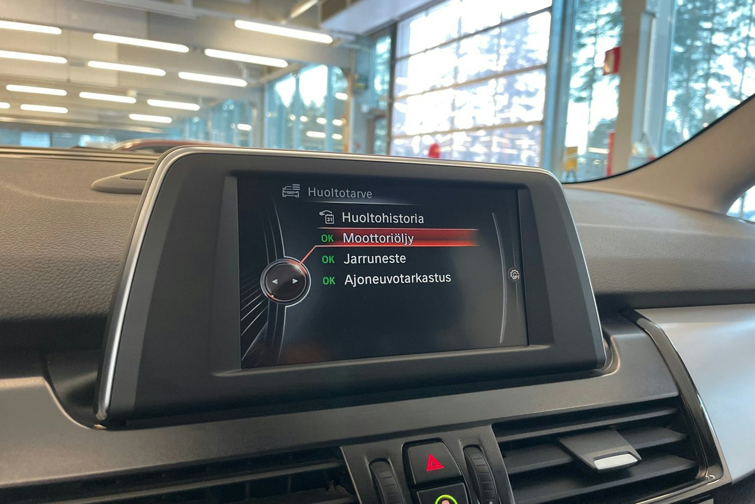 Valkoinen BMW 218 2017 kuva 20.