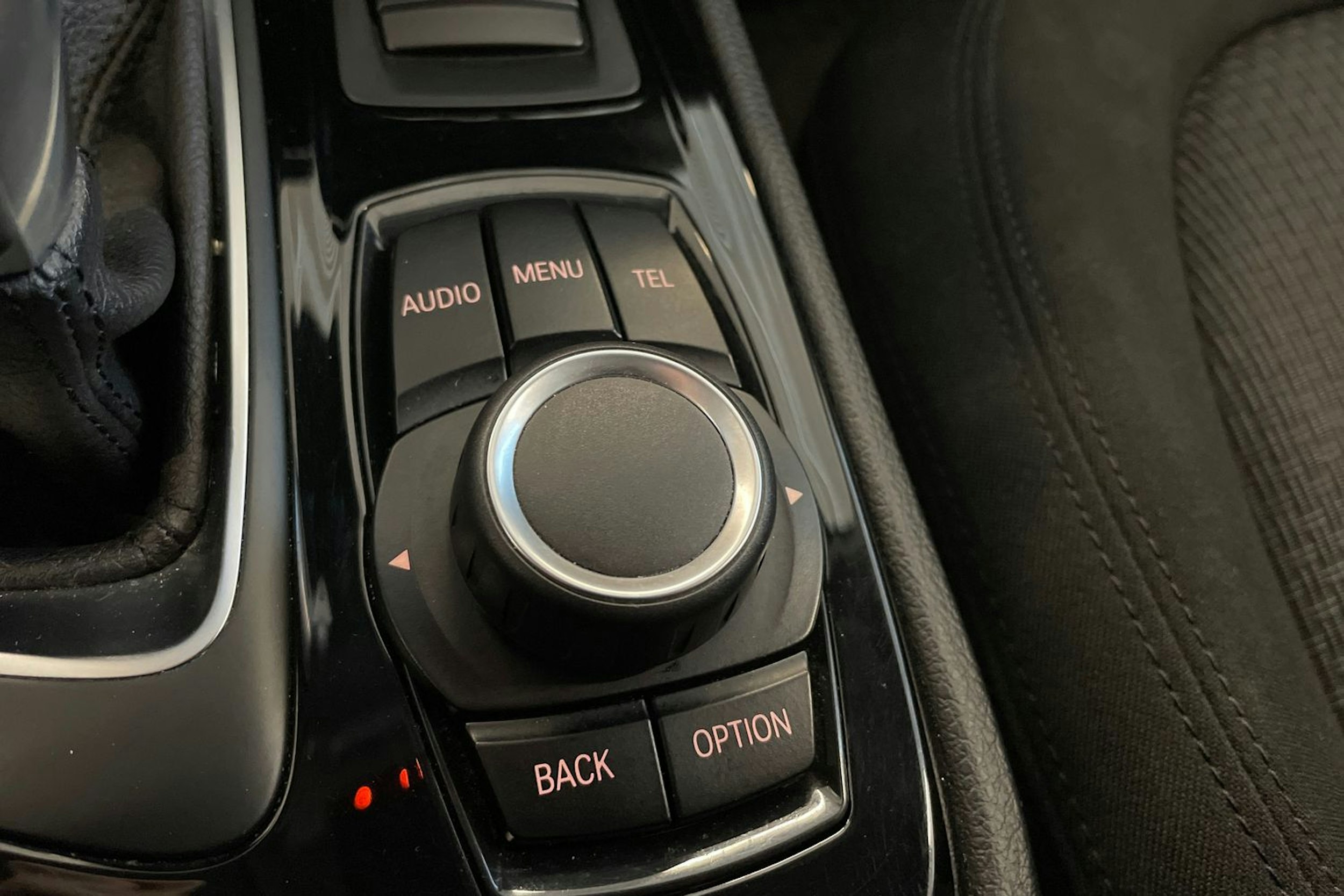 Valkoinen BMW 218 2017 kuva 22.