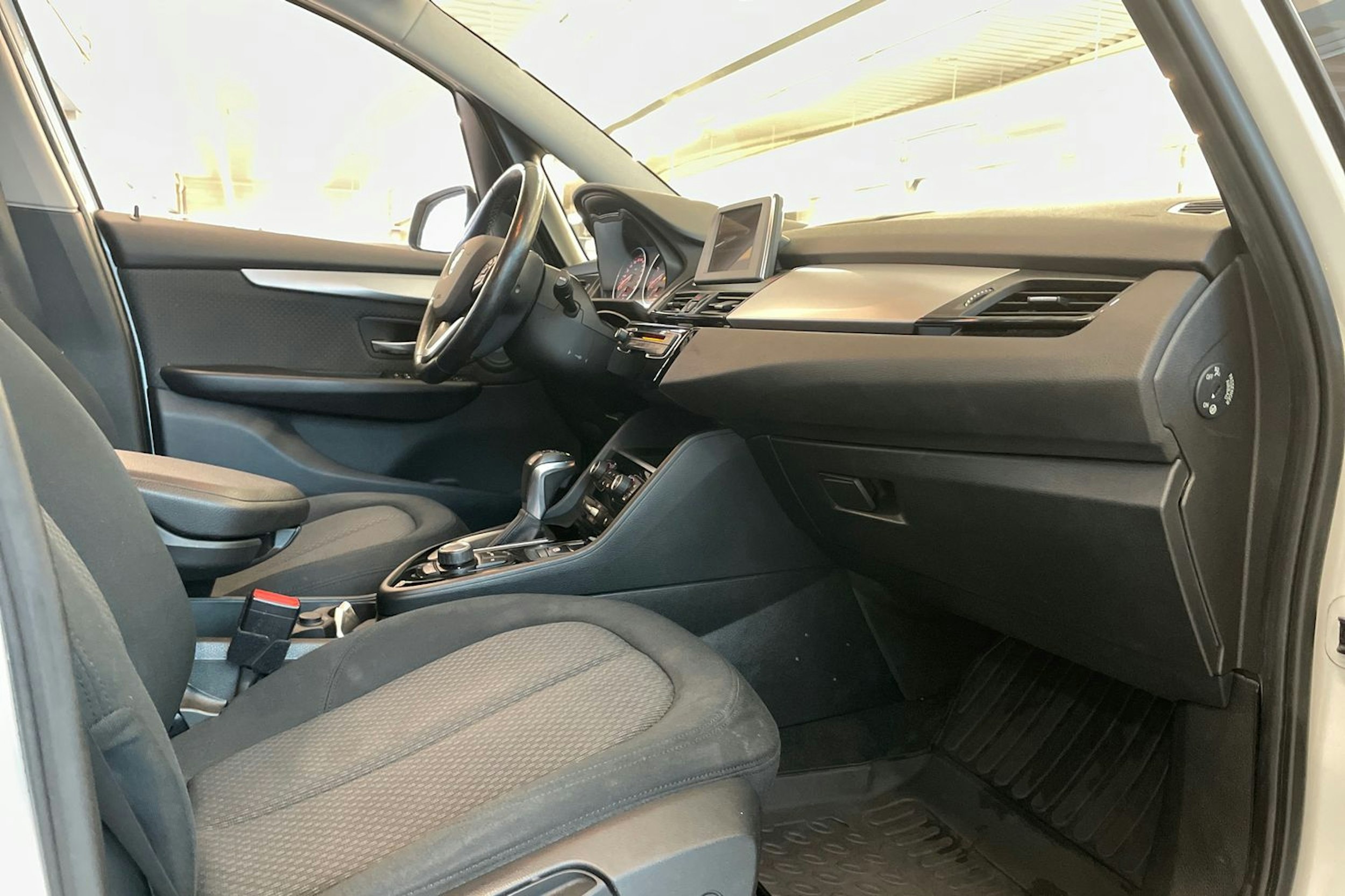 Valkoinen BMW 218 2017 kuva 25.