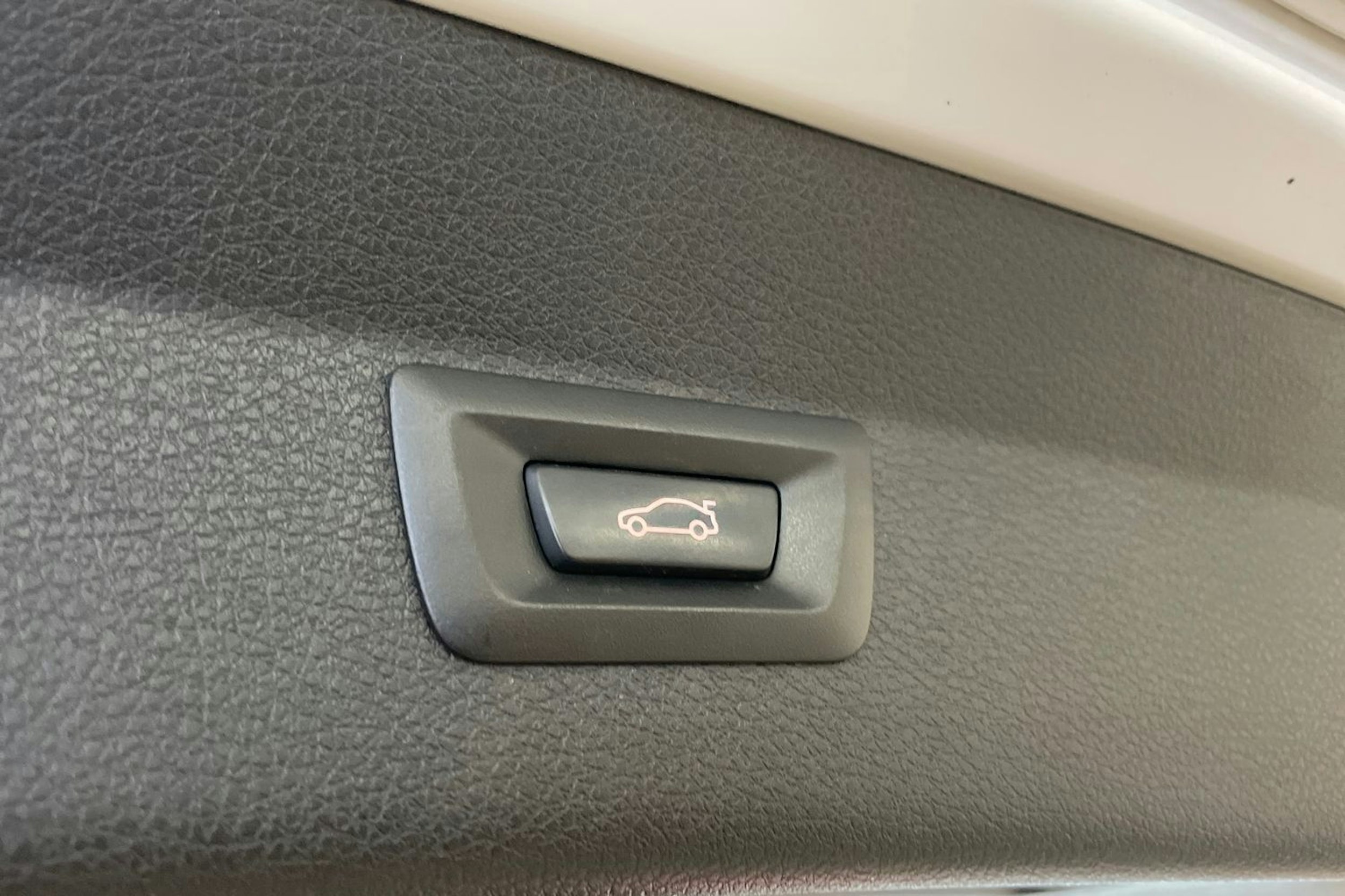 Valkoinen BMW 218 2017 kuva 28.