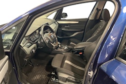 Sininen BMW 218 2018 kuva 7.