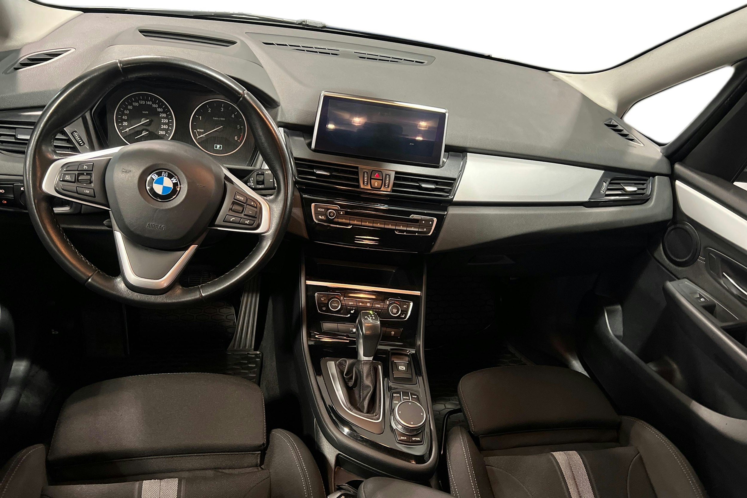 Sininen BMW 218 2018 kuva 9.