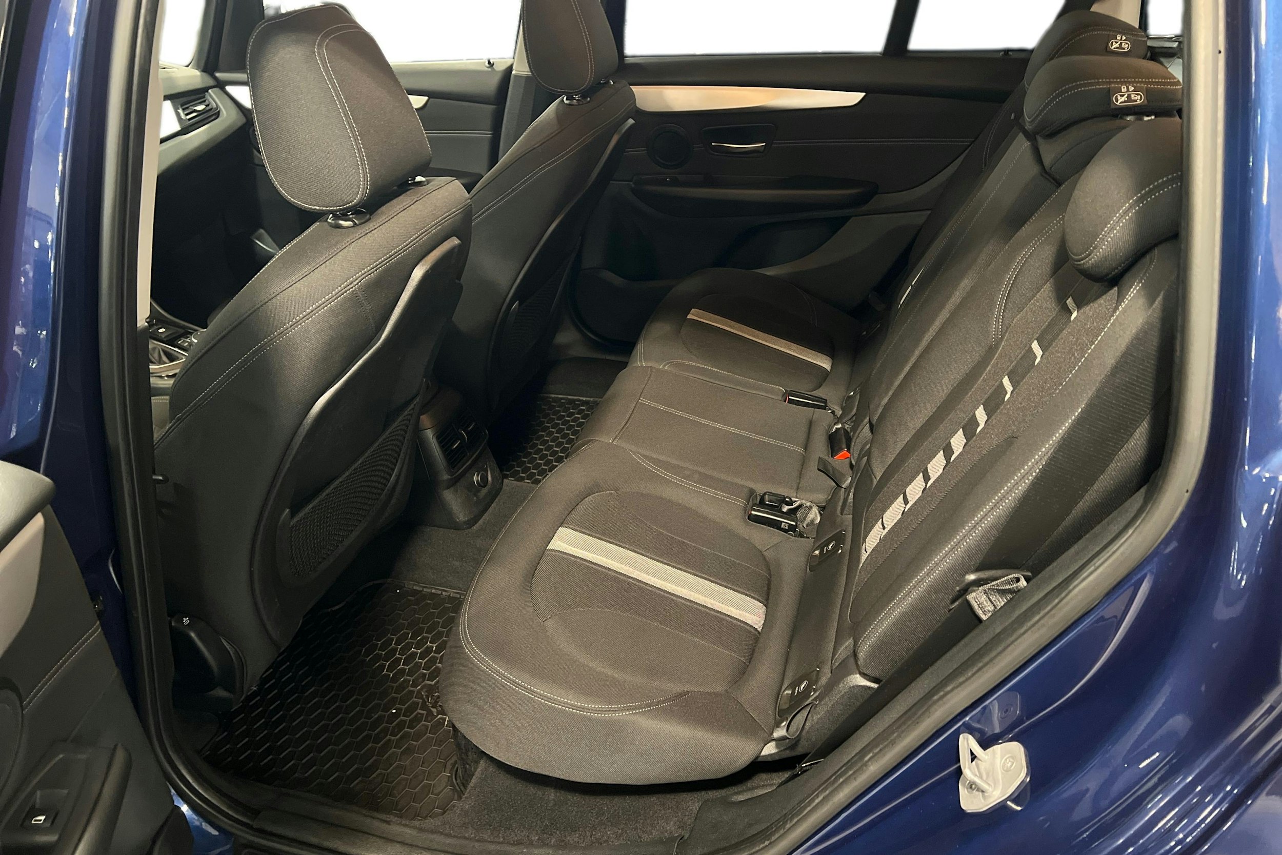 Sininen BMW 218 2018 kuva 10.