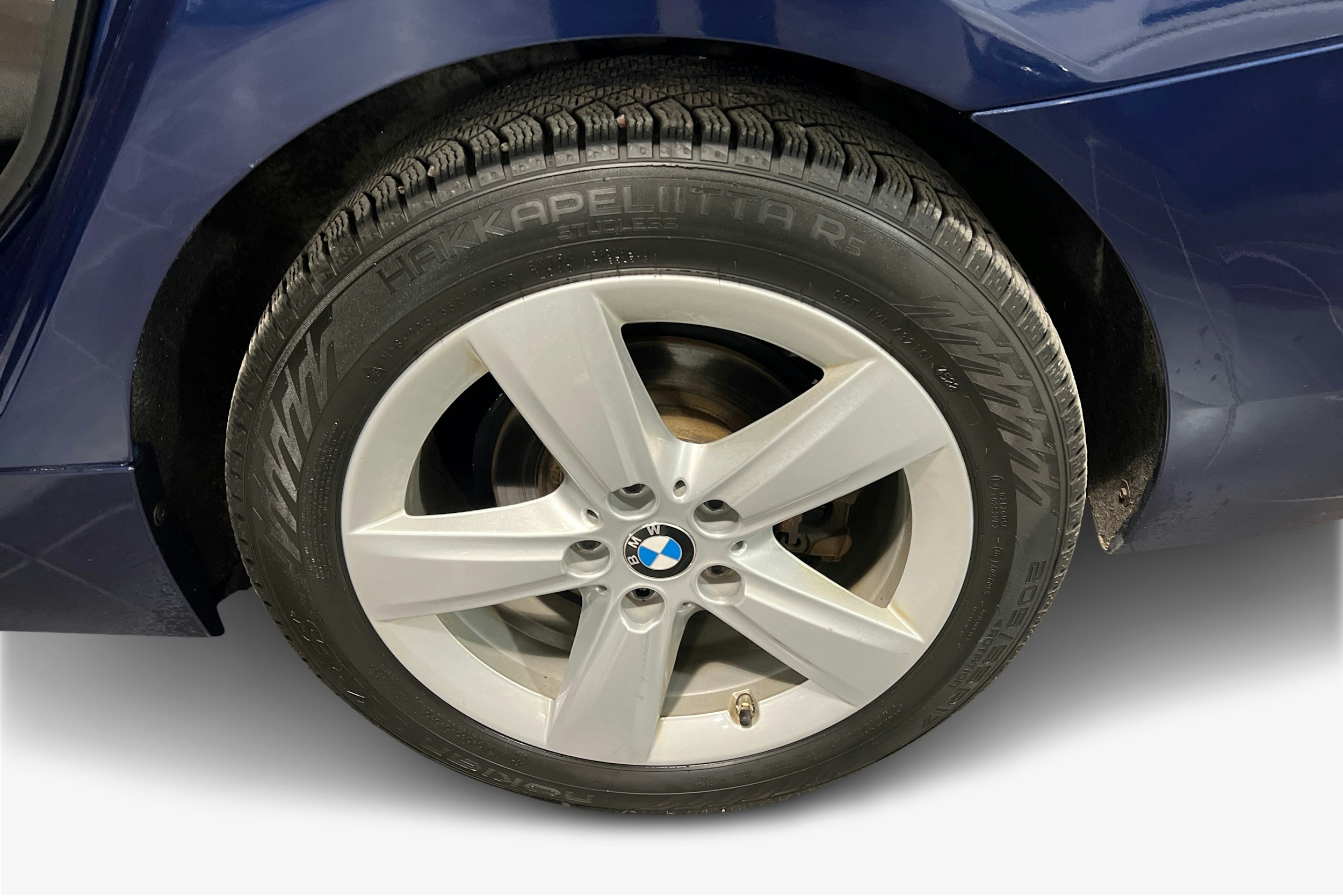 Sininen BMW 218 2018 kuva 11.