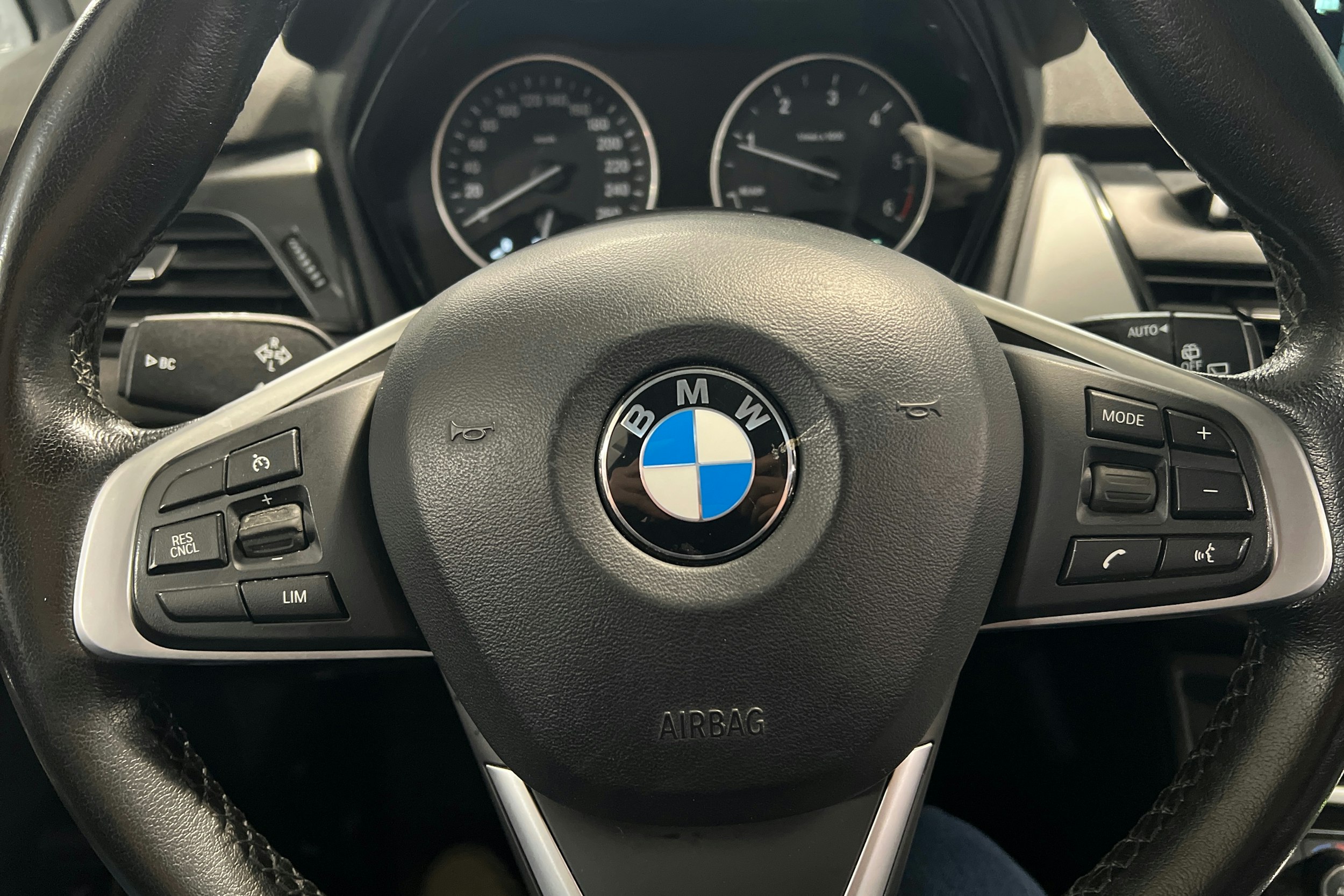 Sininen BMW 218 2018 kuva 16.