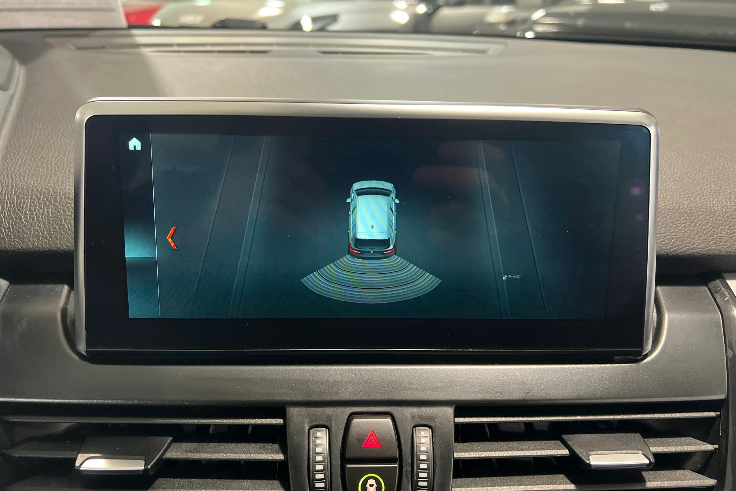 Sininen BMW 218 2018 kuva 17.