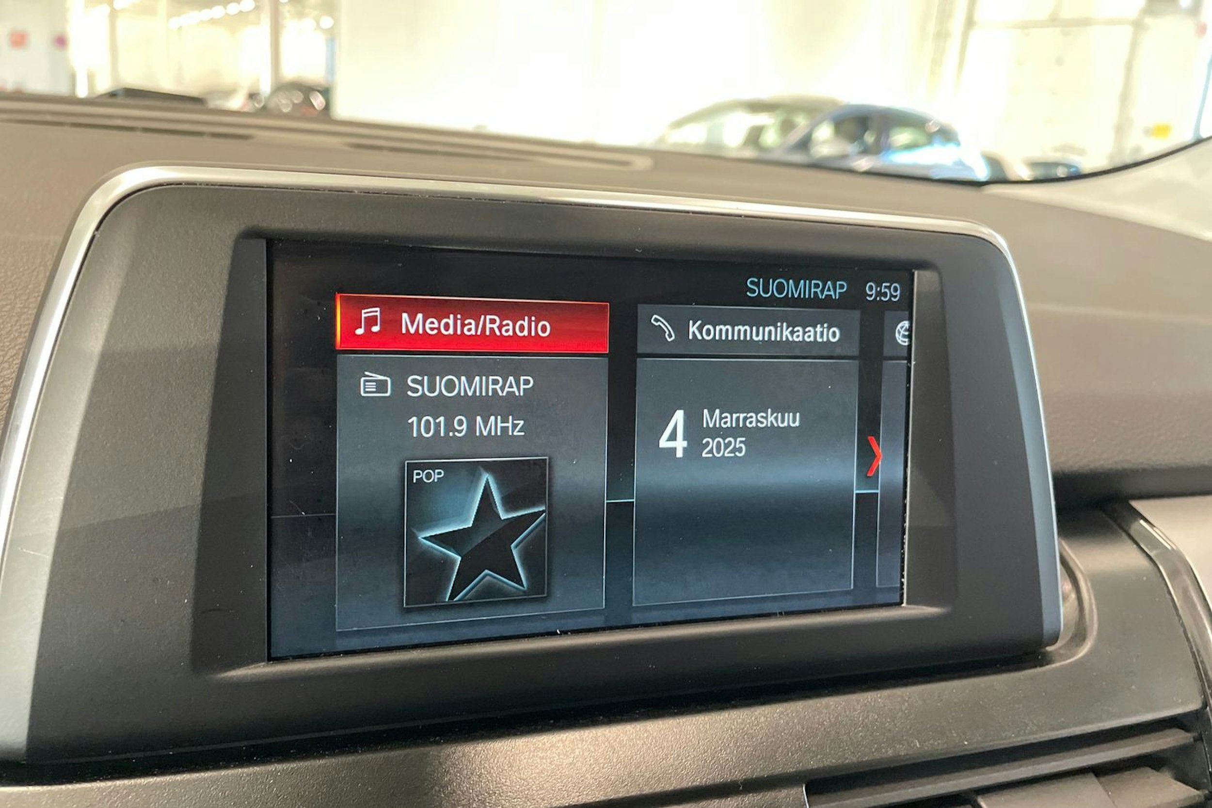 musta BMW 218 2021 kuva 22.